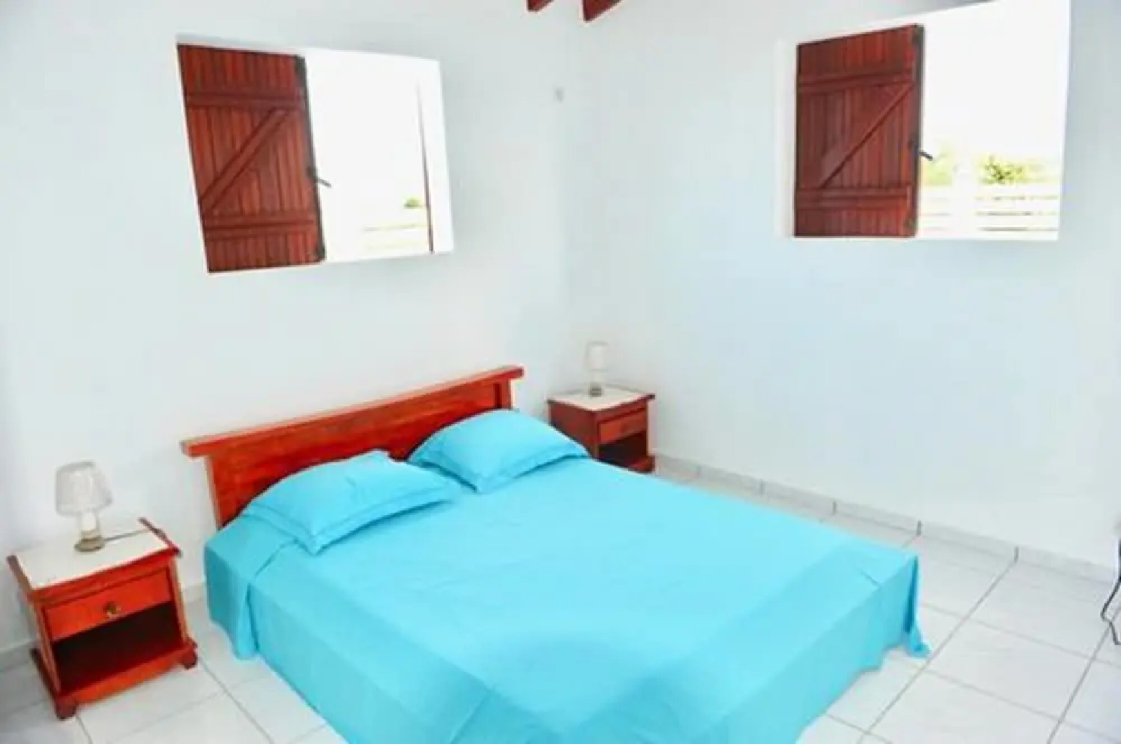 Villa Hibiscus cloturée-parking-plages