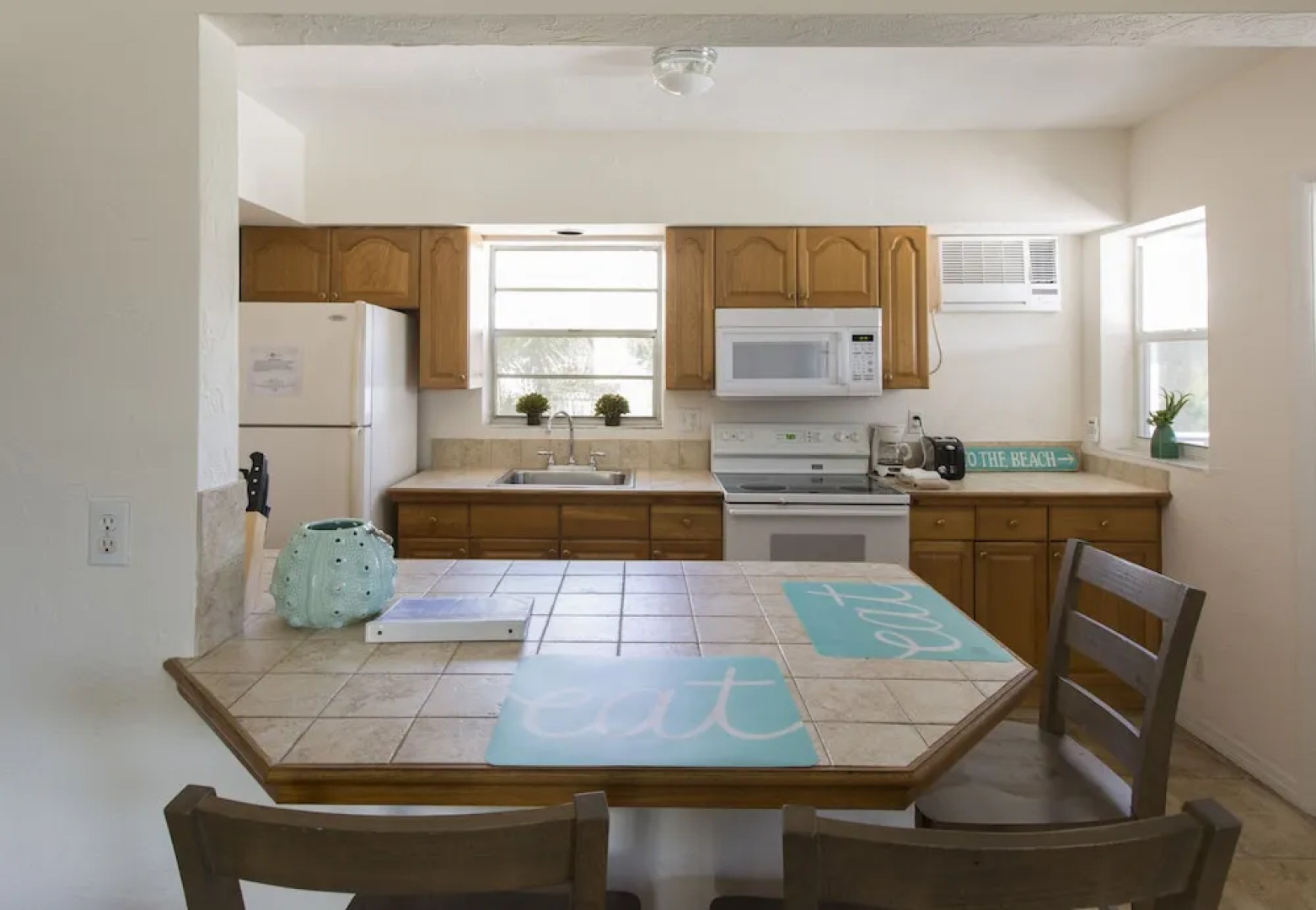 4145 By The Sea Inn & Suites