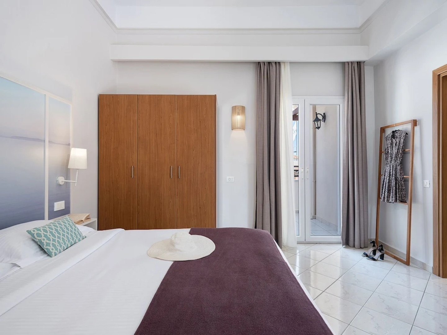 Отель Caldera Beach