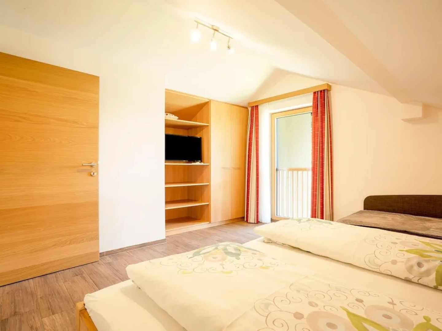 Sunlit Apartment near Ski Area in Weissensee