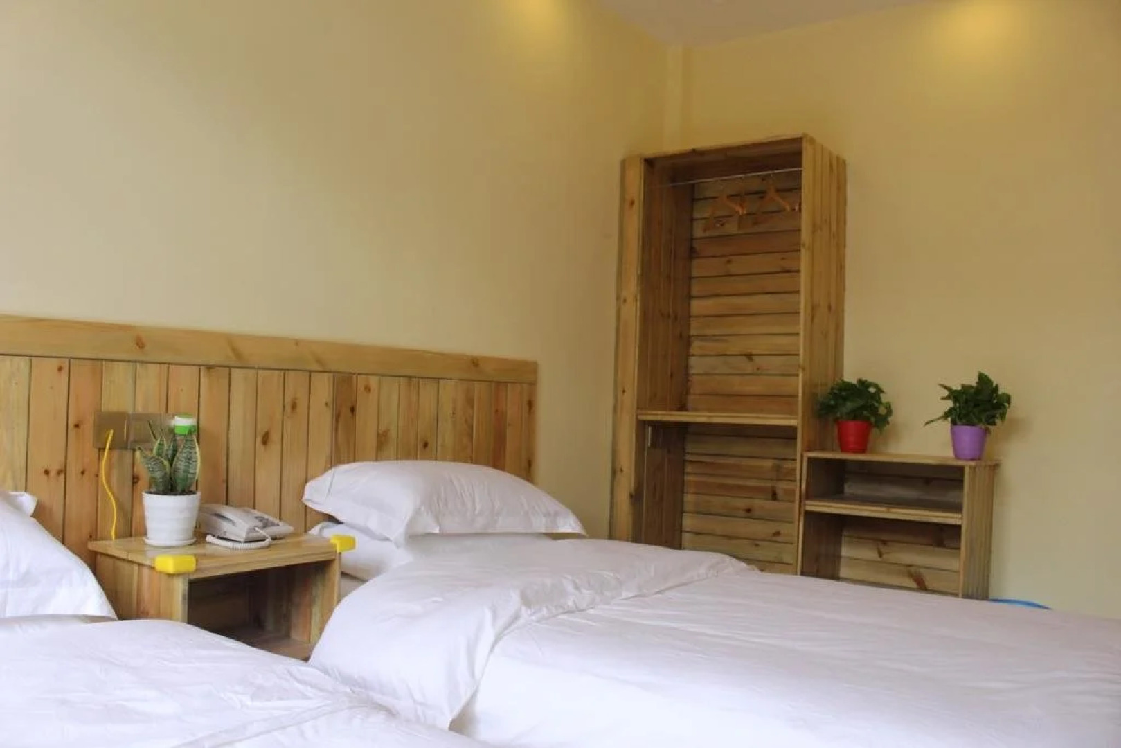 Libo Moon in Mountain Inn