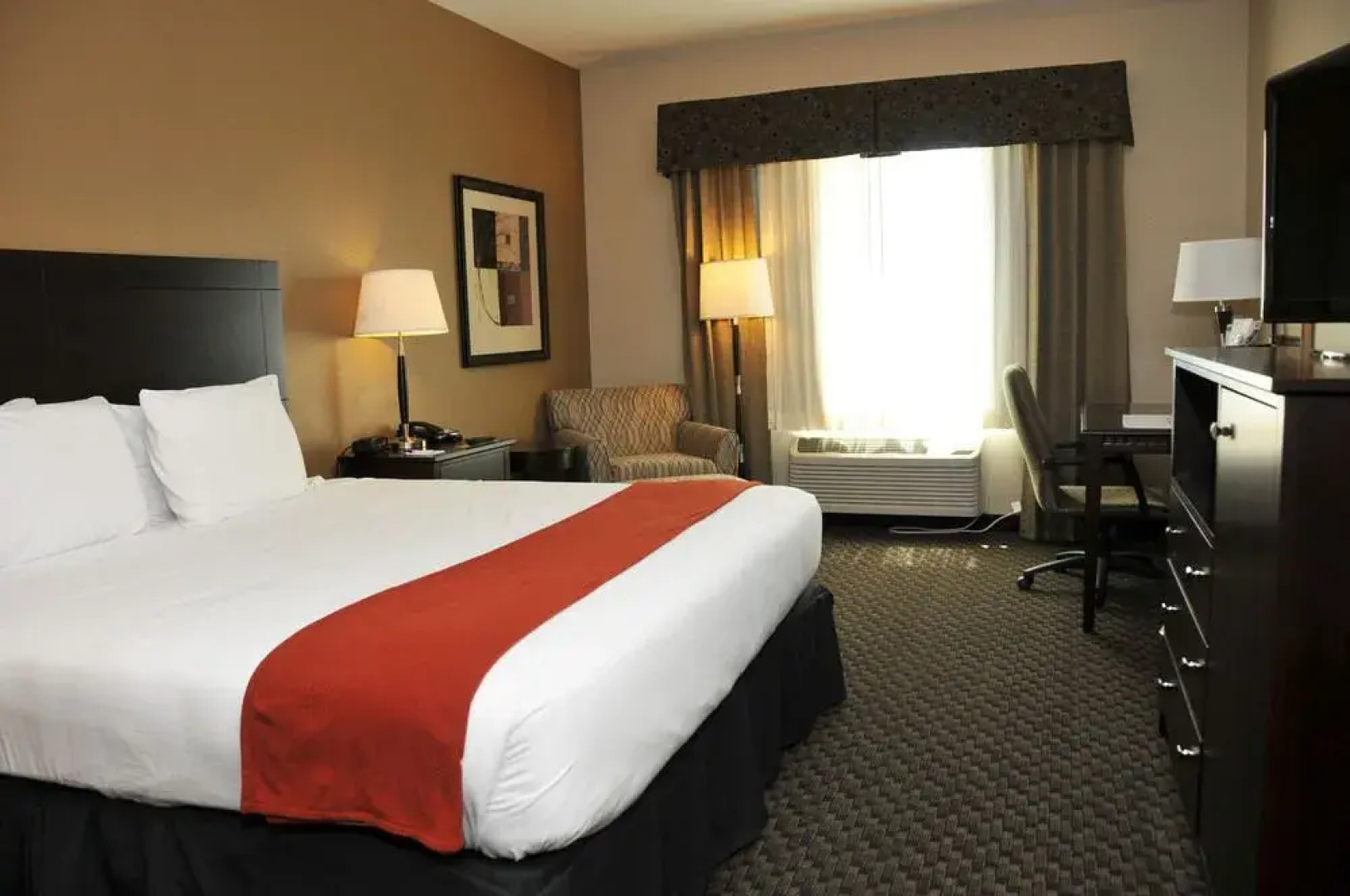 Holiday Inn Express & Suites Clinton by IHG