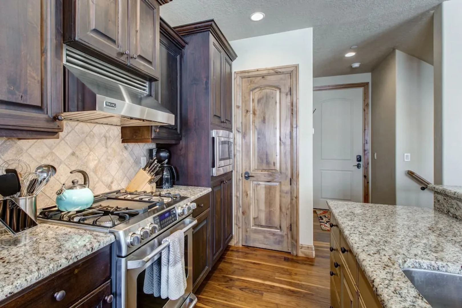 3br W/ Balconies, Hot Tub & Views - Near Gondola 3 Bedroom Townhouse