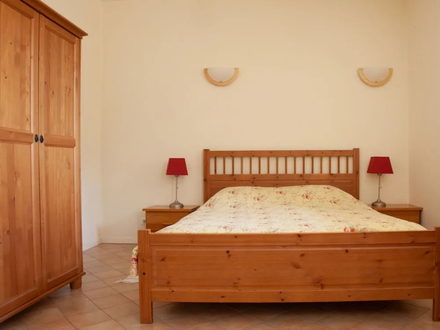 Secluded Holiday Home in Rustrel With Swimming Pool