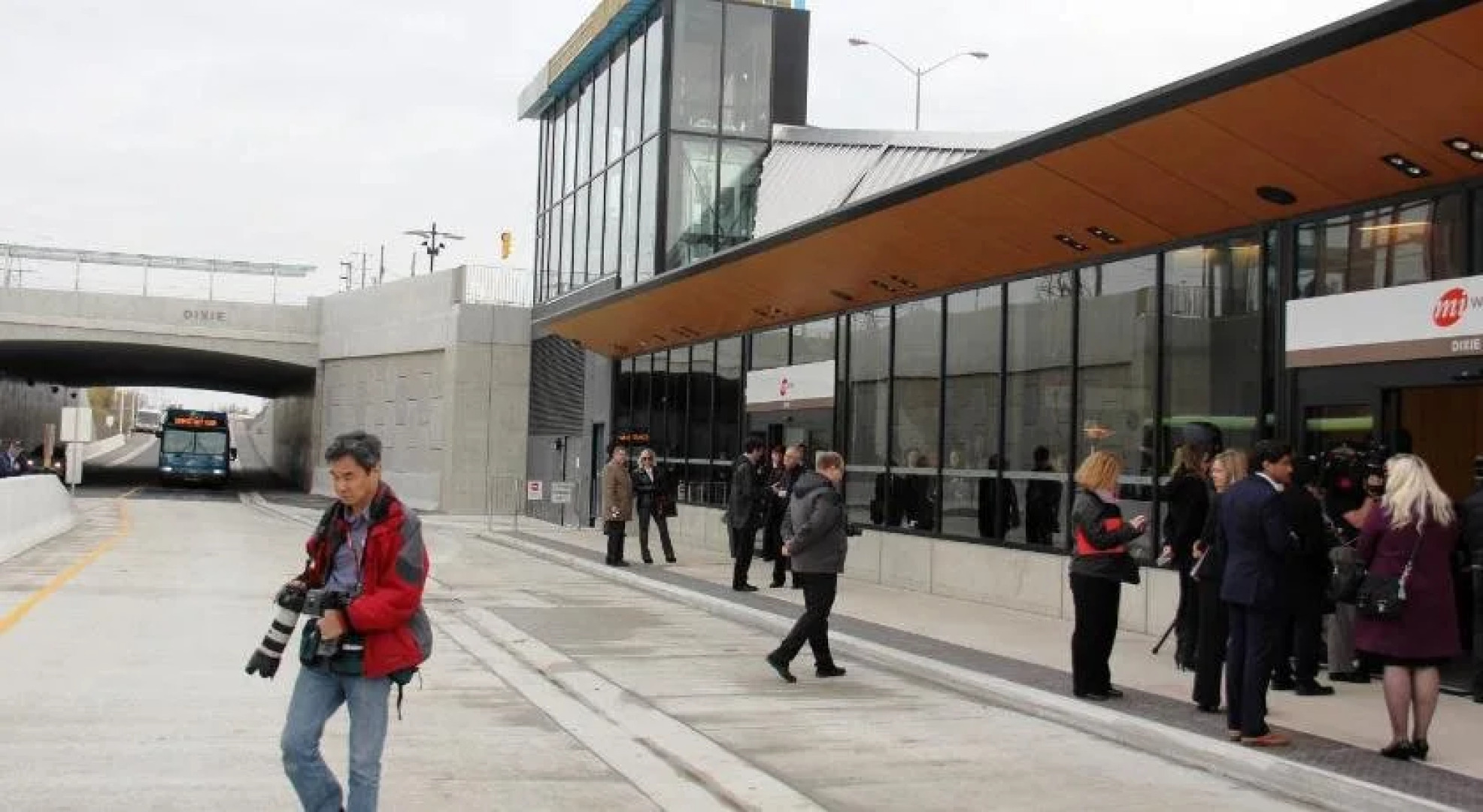 Deluxe Corner Suite - By Elite Suites