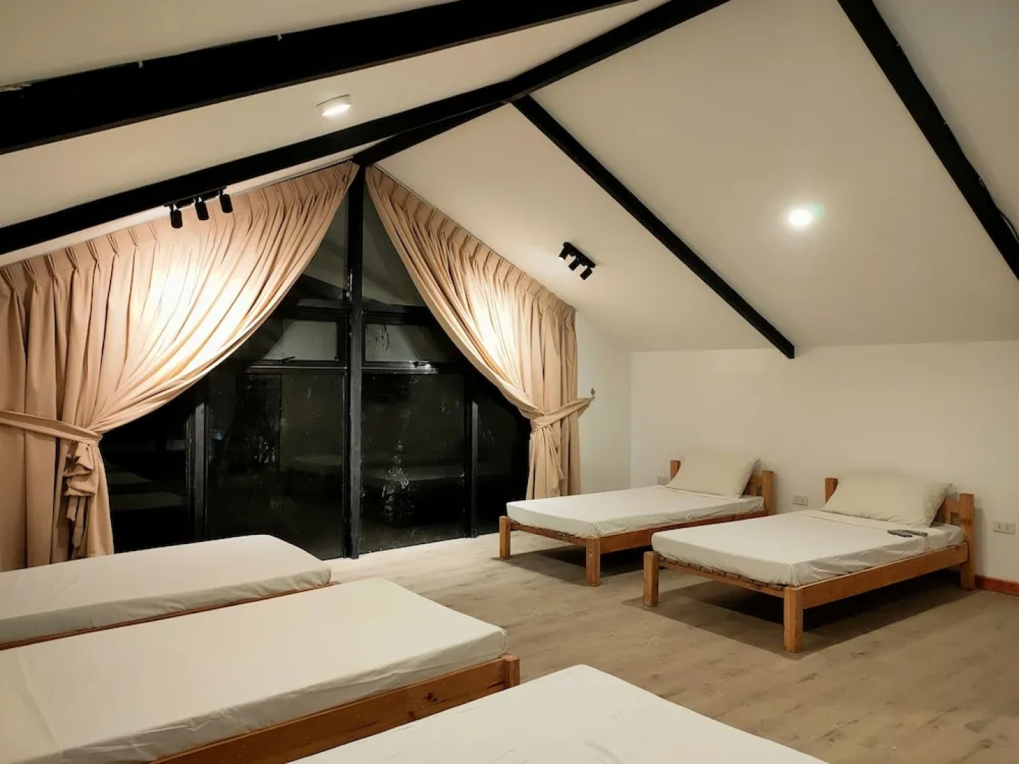 Kaliraya Surf Kamp by Eco Hotel Laguna