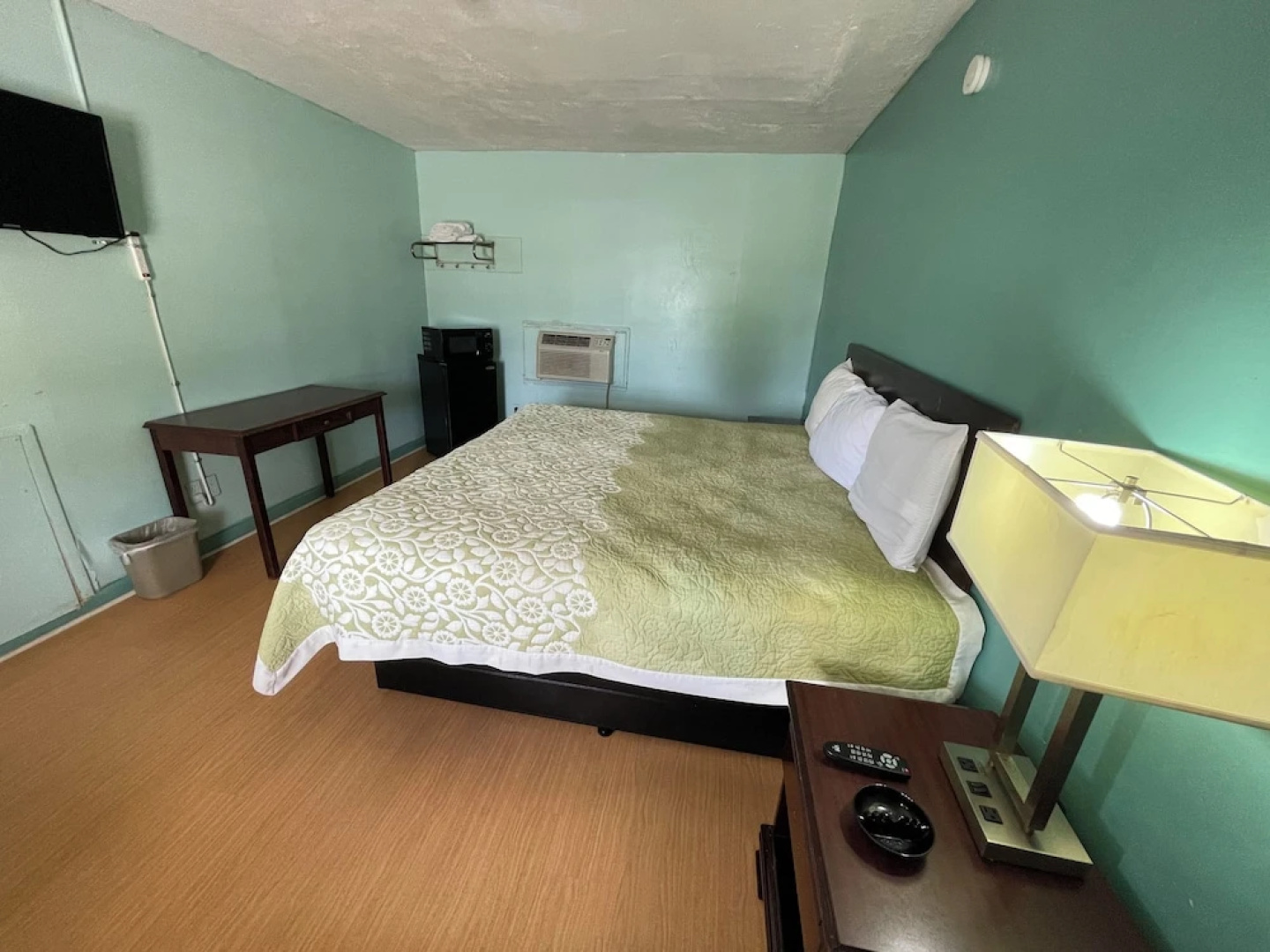 Lamplighter Inn