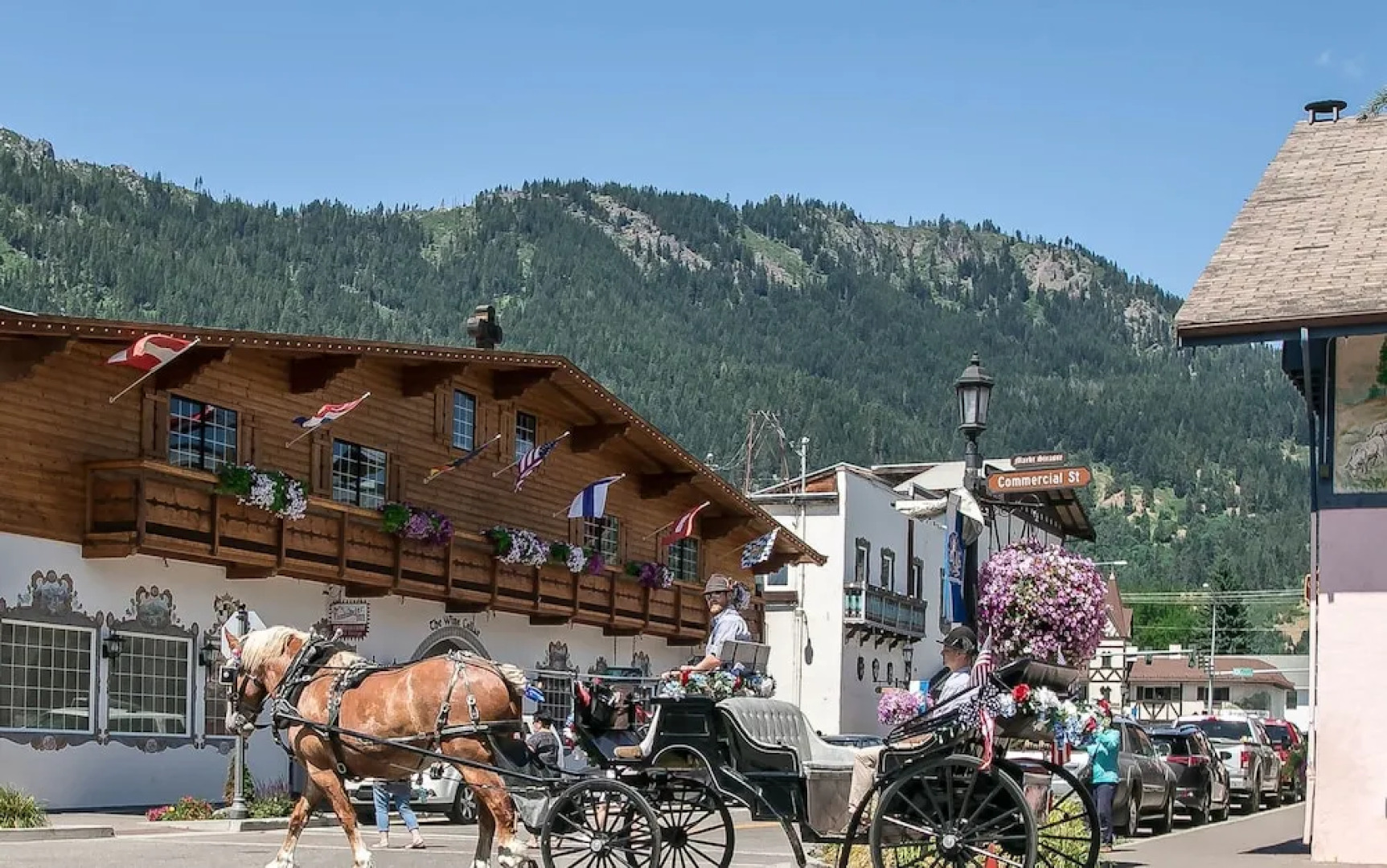 Salmon Chalet Chalet 2 NW Comfy Cabins