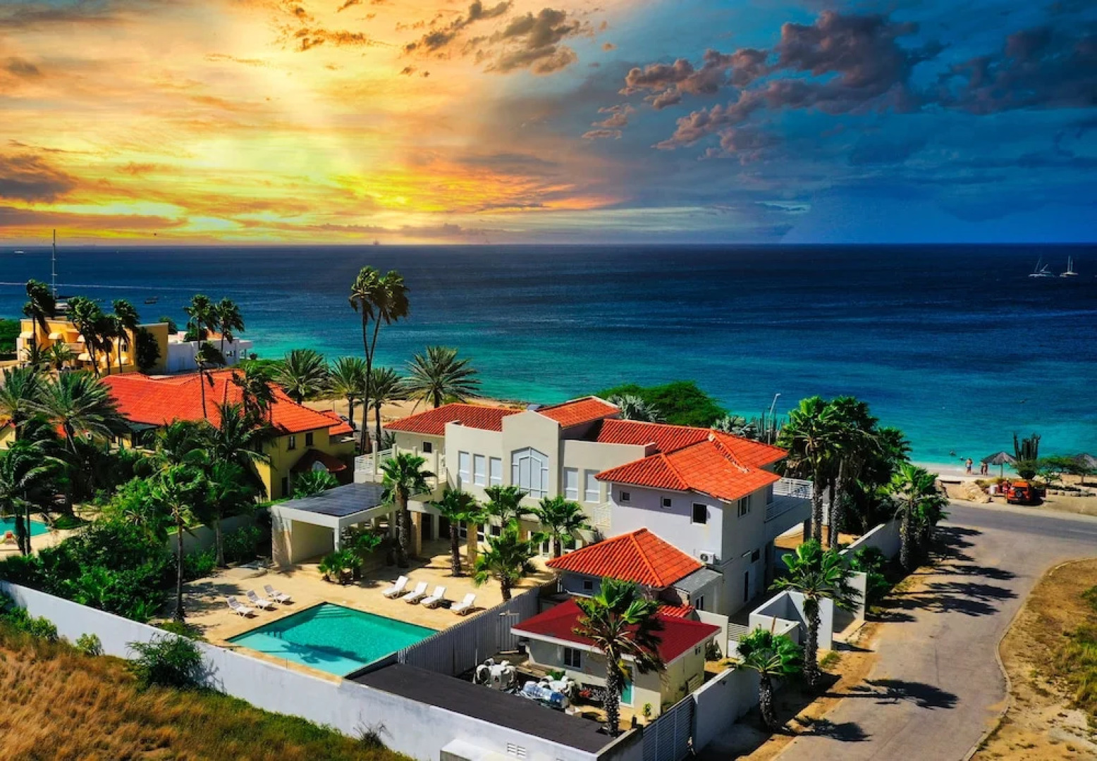 Direct Ocean Front Villa With Private Pool + View! Boca Catalina Malmok!