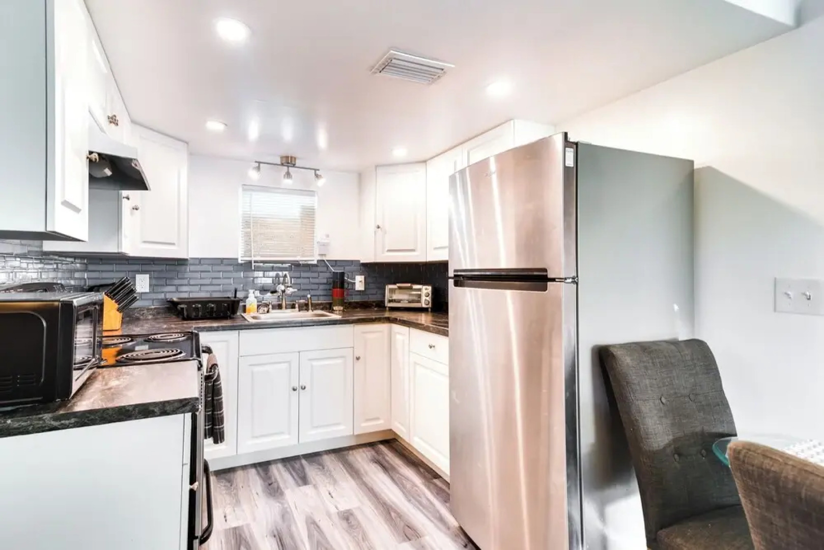 Remodeled Seminole Apt + Yard: 3 Mi to Beach!