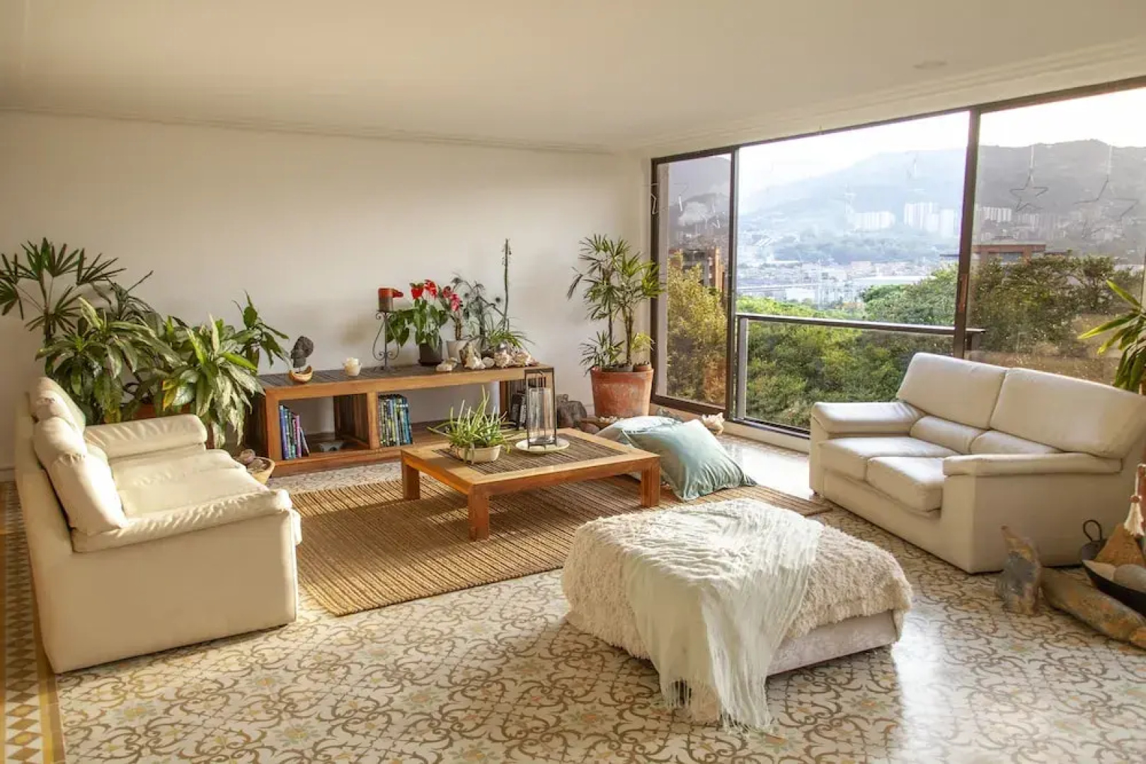 Large Apartment Poblado By Nomad Guru