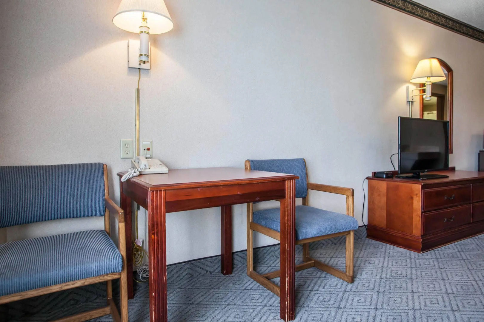 Rodeway Inn & Suites Milwaukee Airport