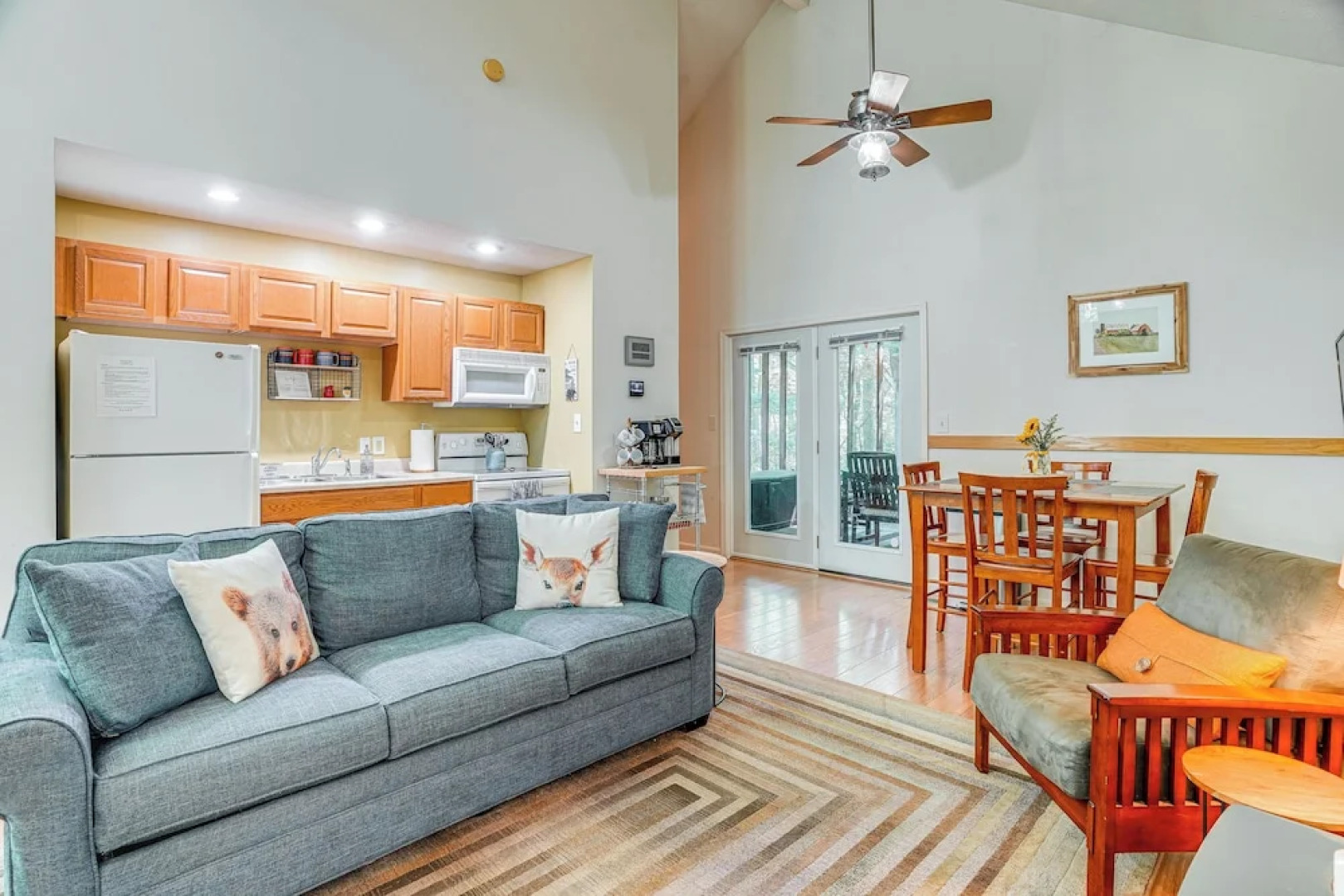 Cabin w/ Deck & Screened-in Porch in New Market!