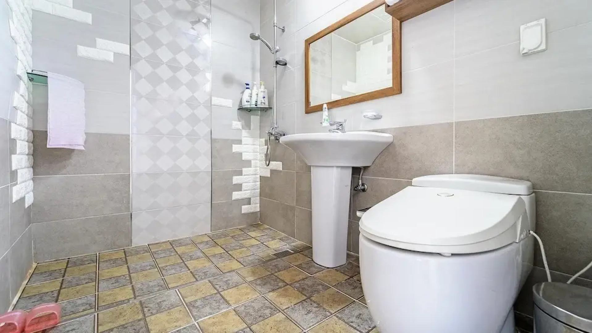 Namhae Spring, Summer, Fall, Winter Pet-