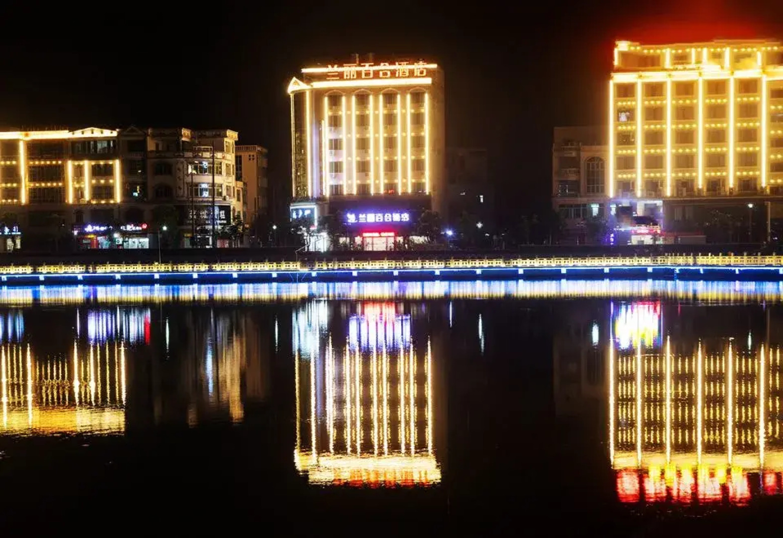 Baihe Hotel (Yangxi West Lake Branch)