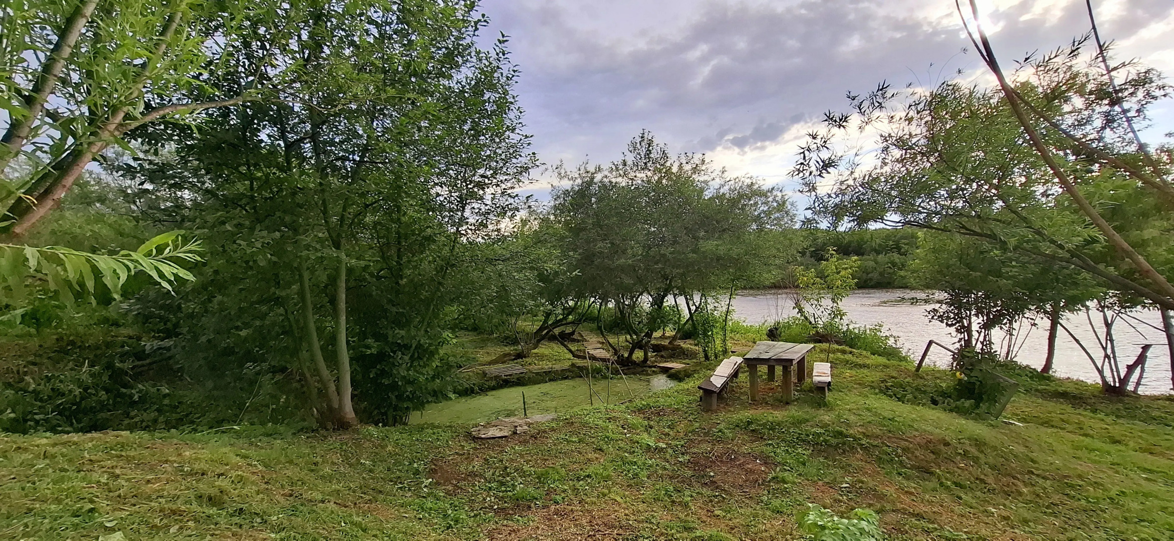 Гостевой Дом с кораблем на берегу реки