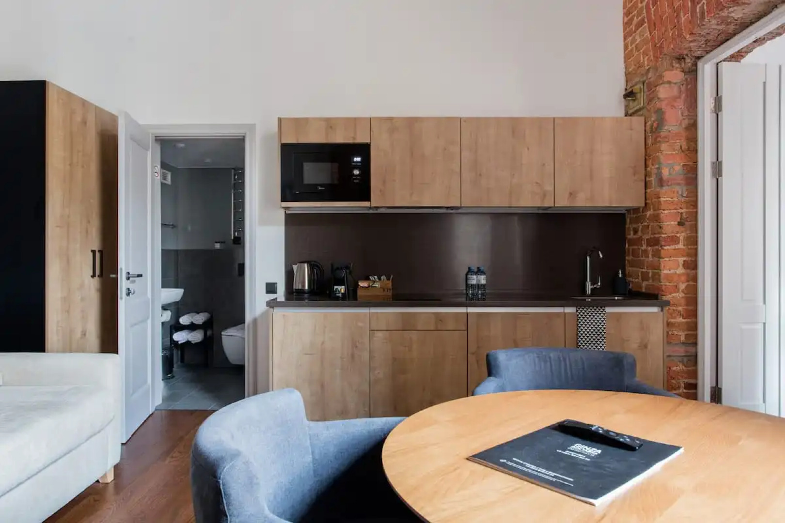 Меблированные комнаты F12