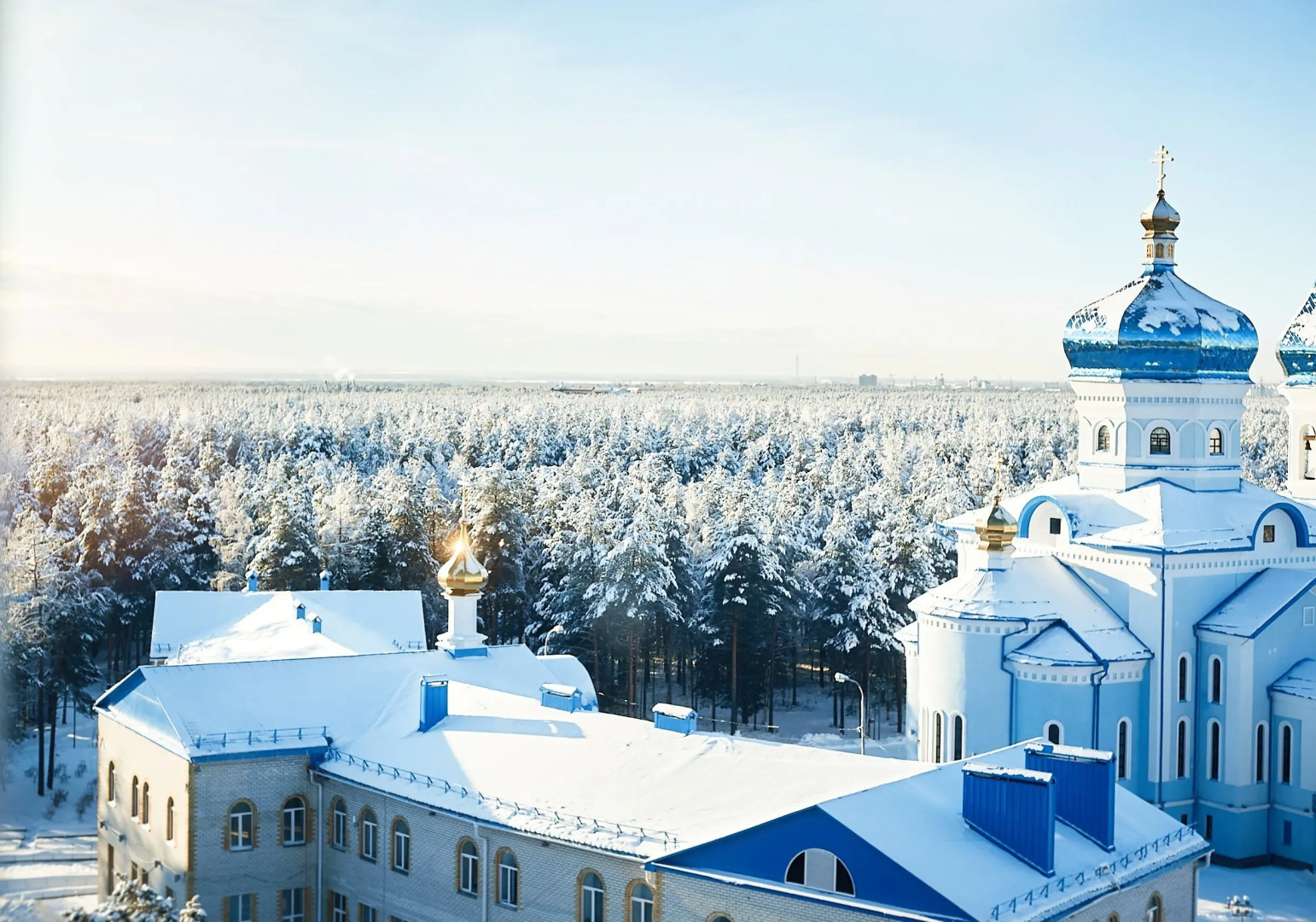 2-к. полноценная квартира, класса люкс, с панорамой на храмовый комплекс