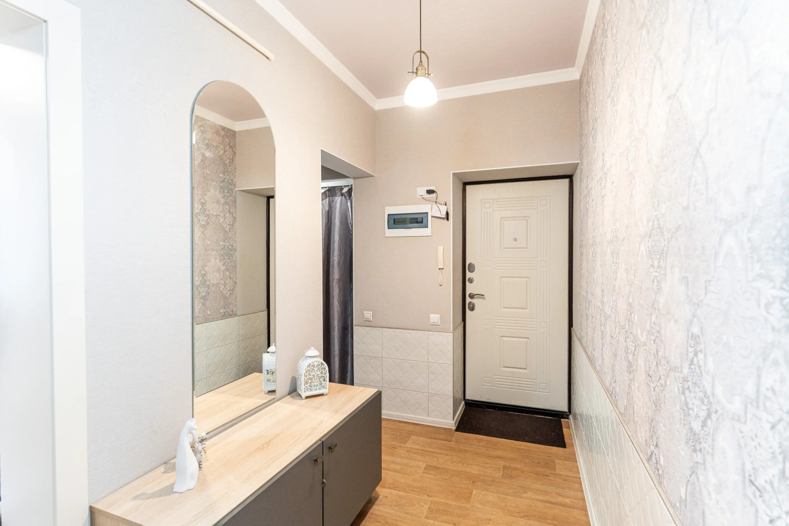 Апартаменты в Центре с Видом на Крейсер Михаил Кутузов от  LetoApart