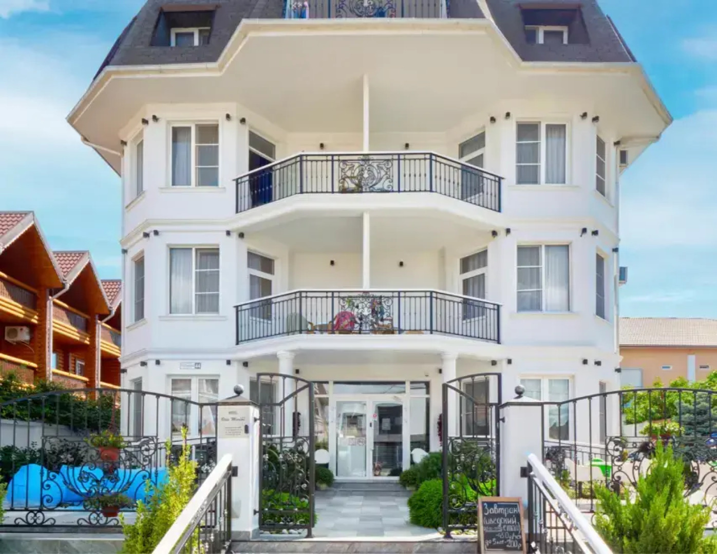 Отель Blue Marine