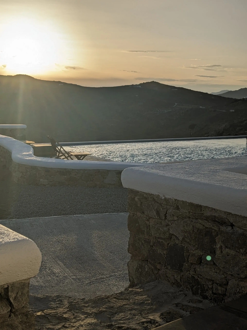 Отель Thronos Suites