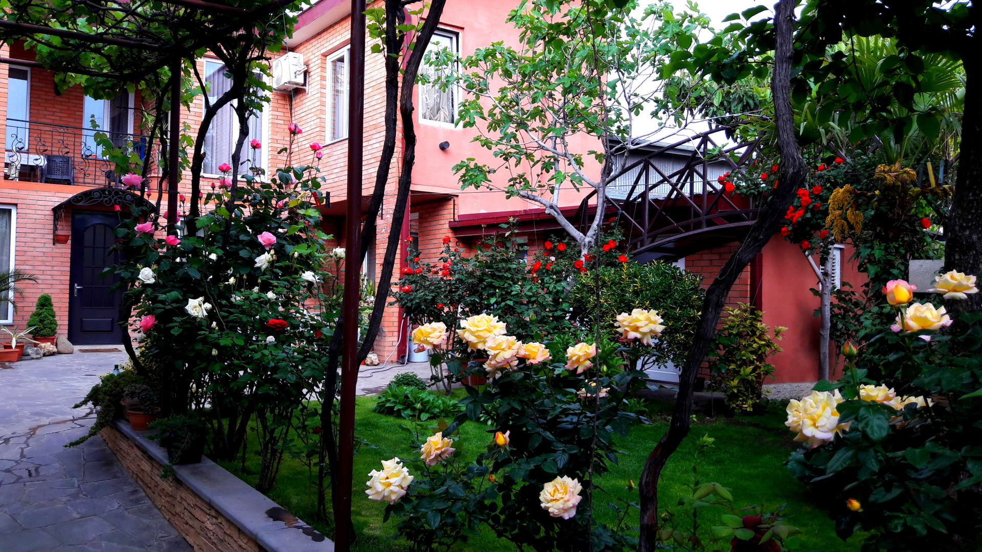 Апартаменты Green Garden