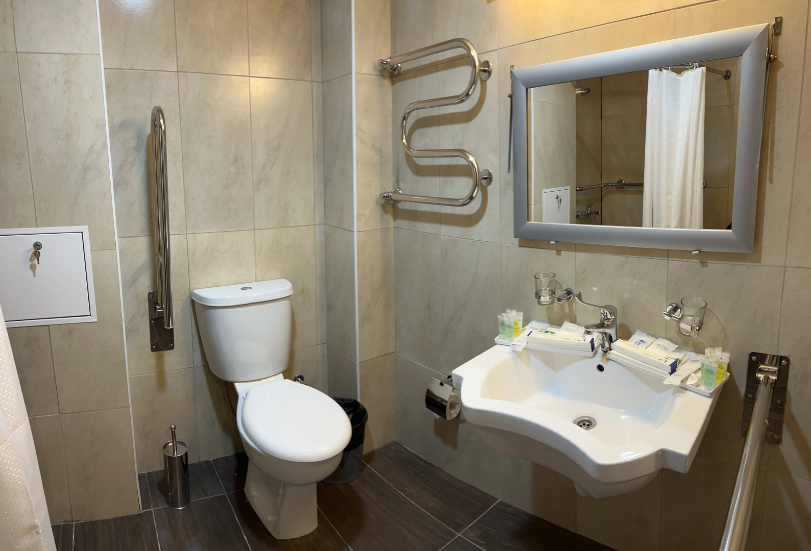 Hotel Paris Gostinichnogo Kompleksa Dvfu