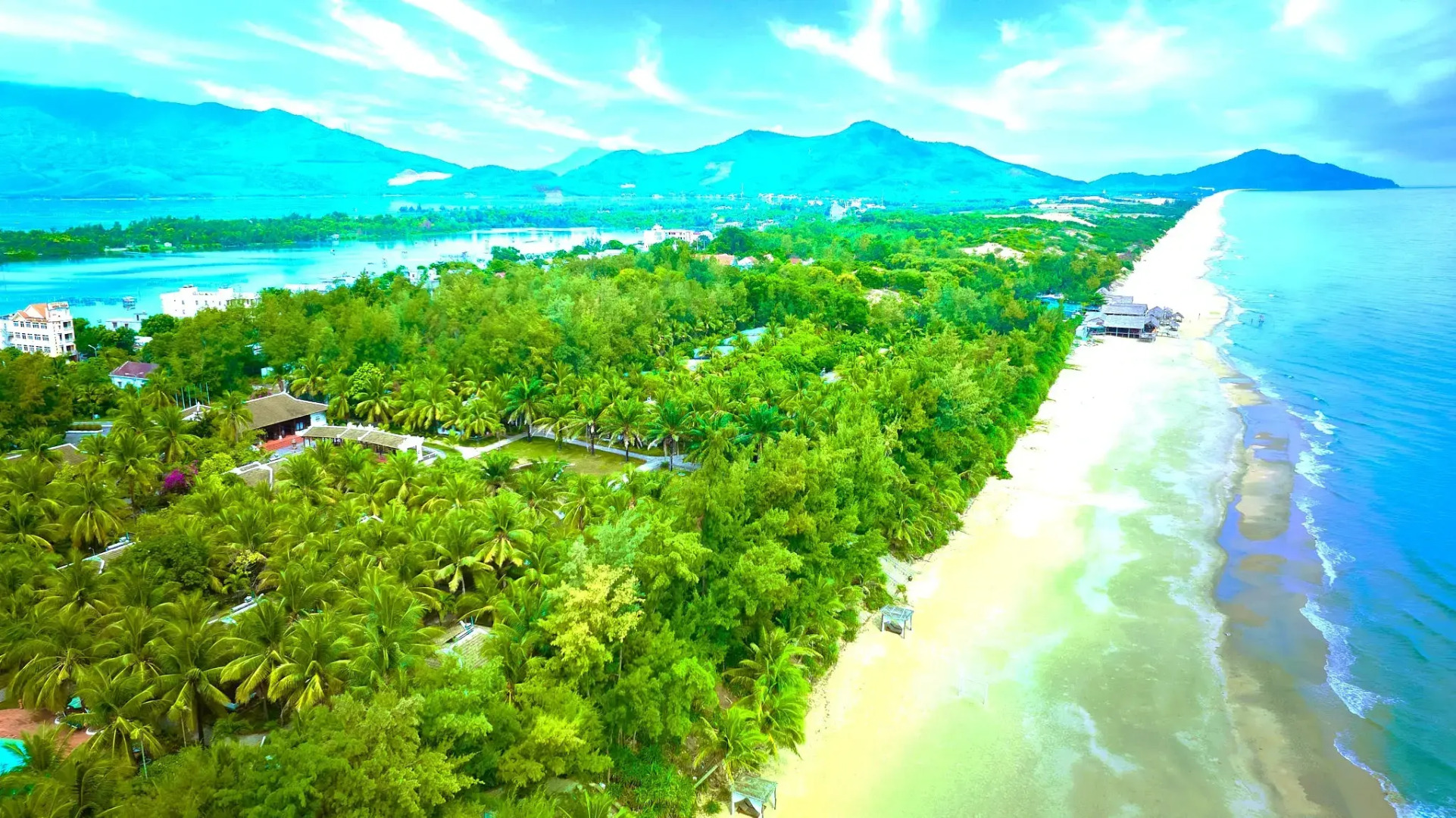 Курортный отель Lang Co Beach