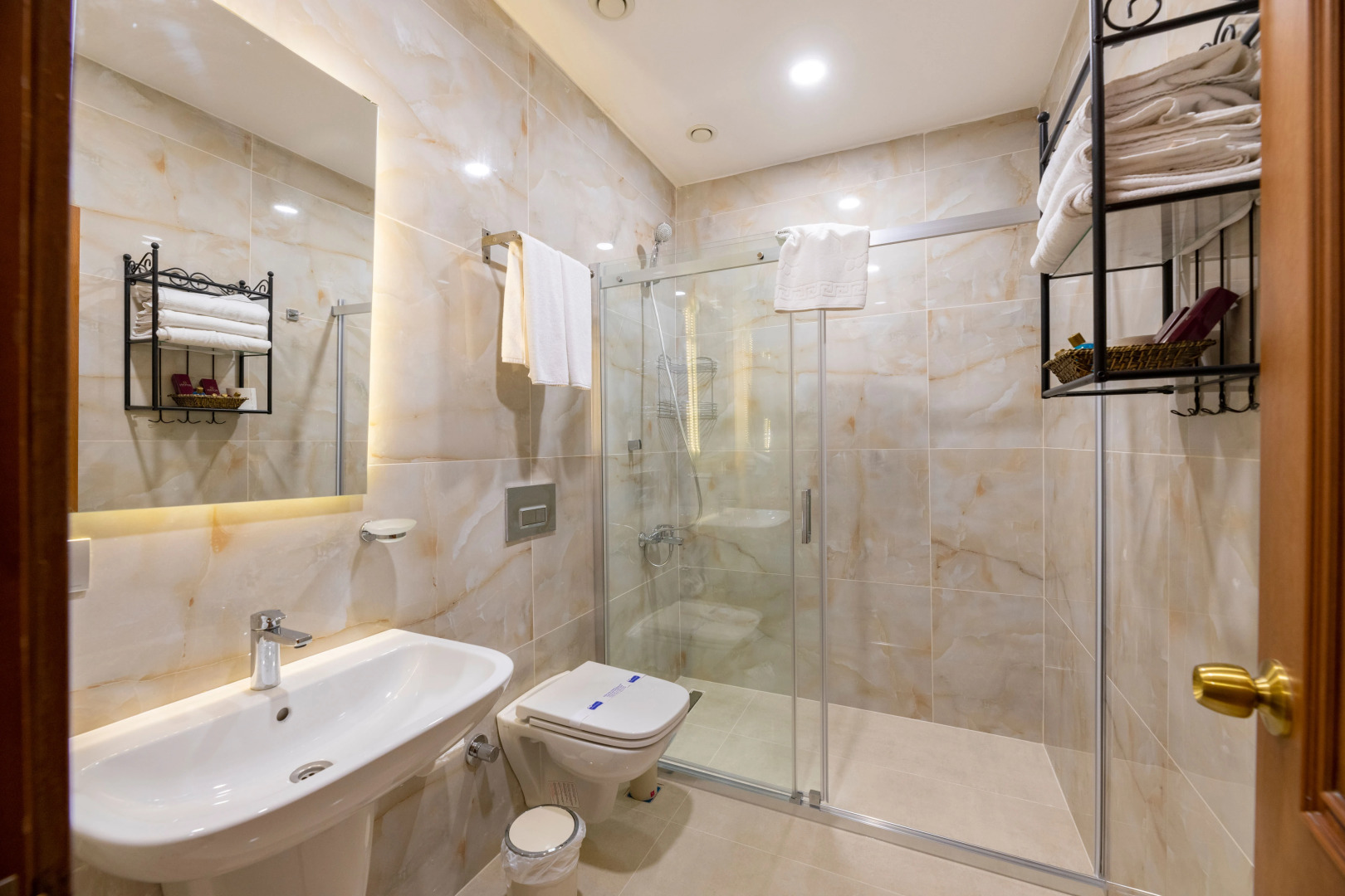 Royan Suites Boutique Hotel