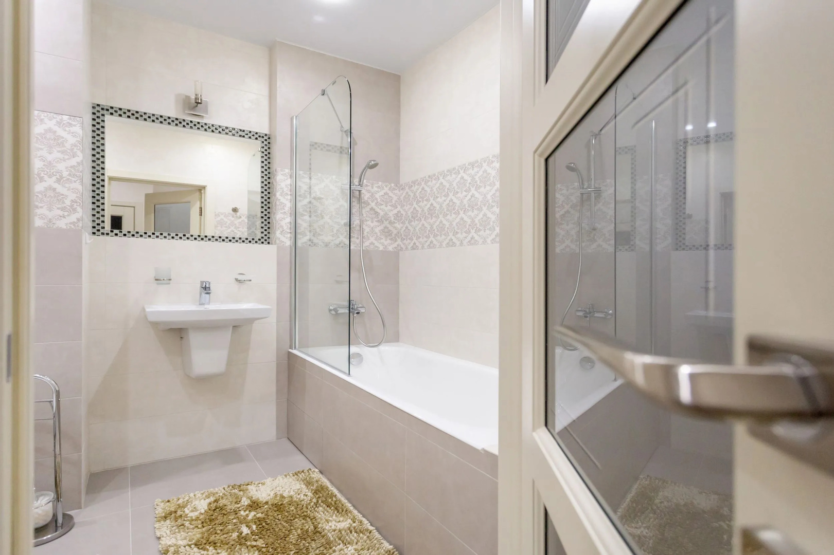 Квартира на сутки Парк Челюскинцев Метро в шаговой доступности Кухня объединена с жилой зоной Отдельная спальня Wi-Fi Самозаселение