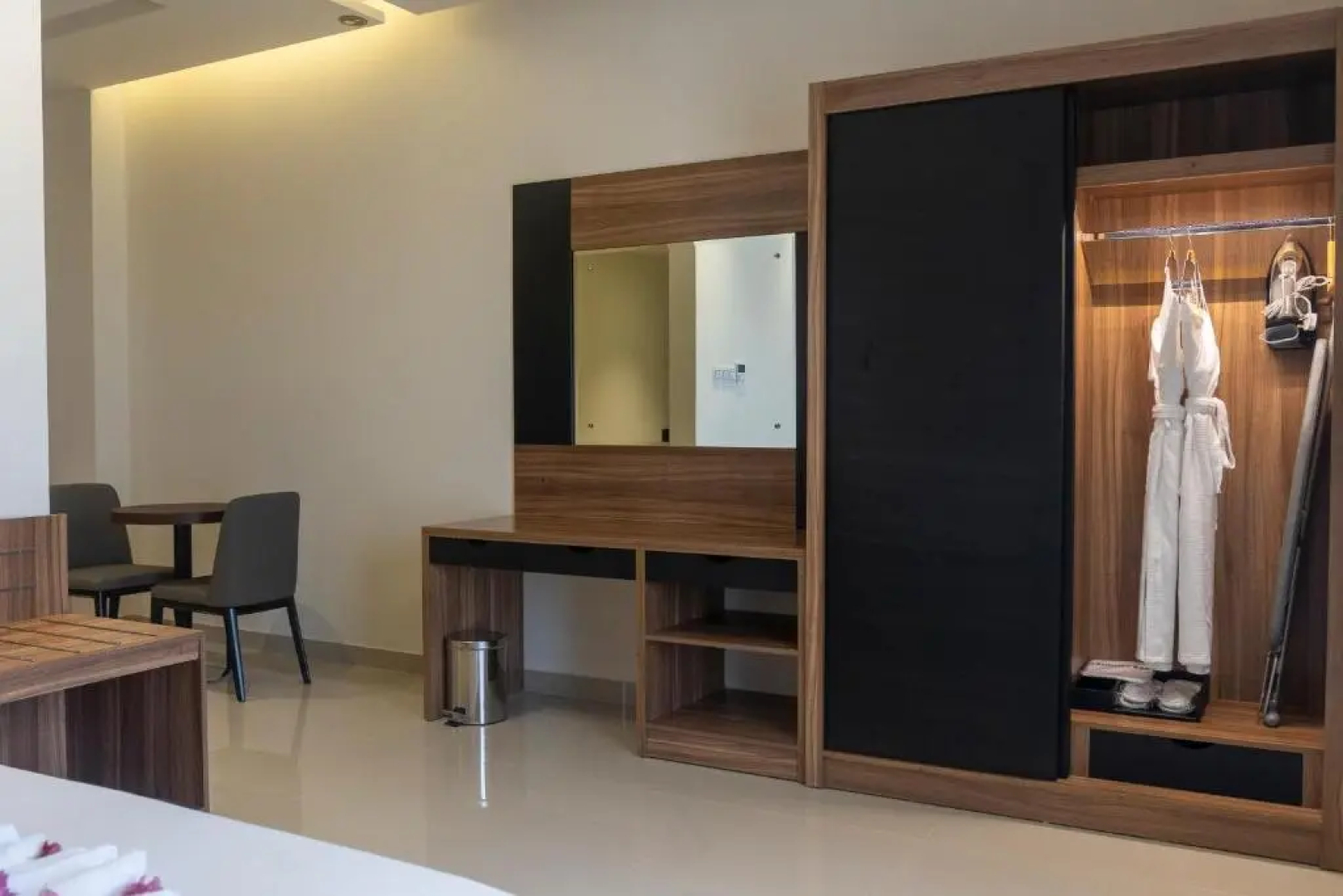 Отель The Plaza  and Resort