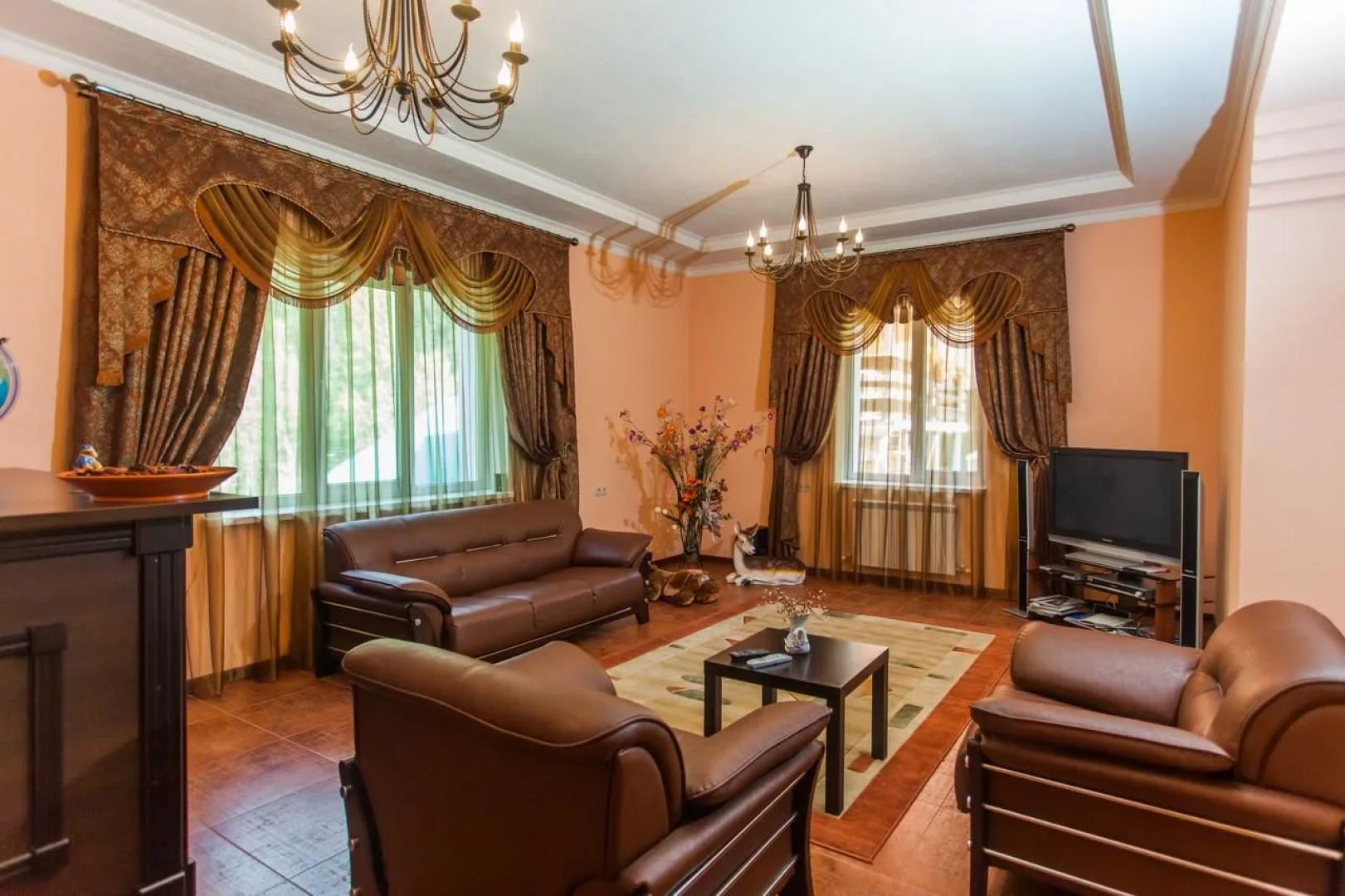 Отель Каприз