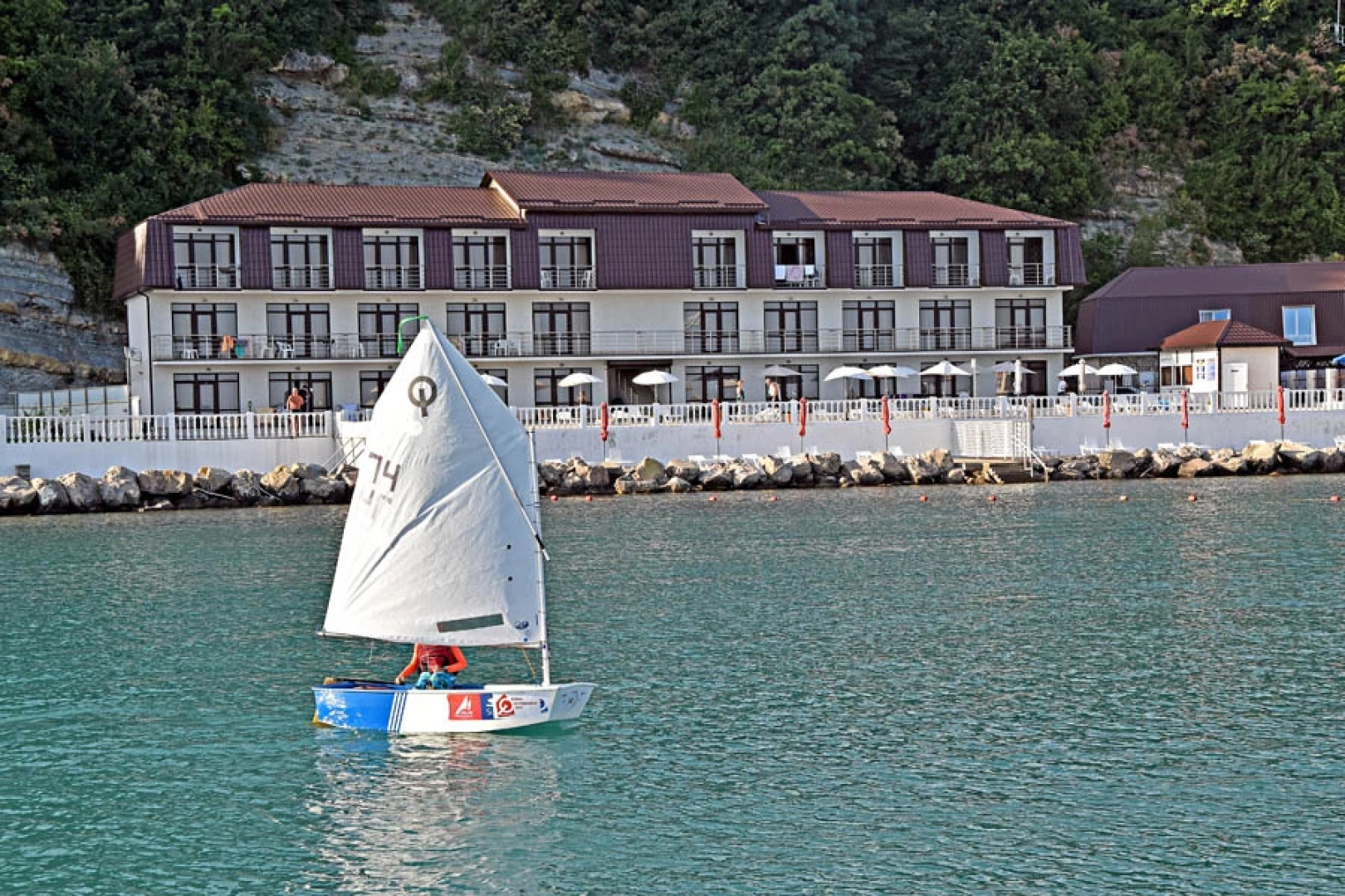 Курортный отель и яхт-клуб Торнадо