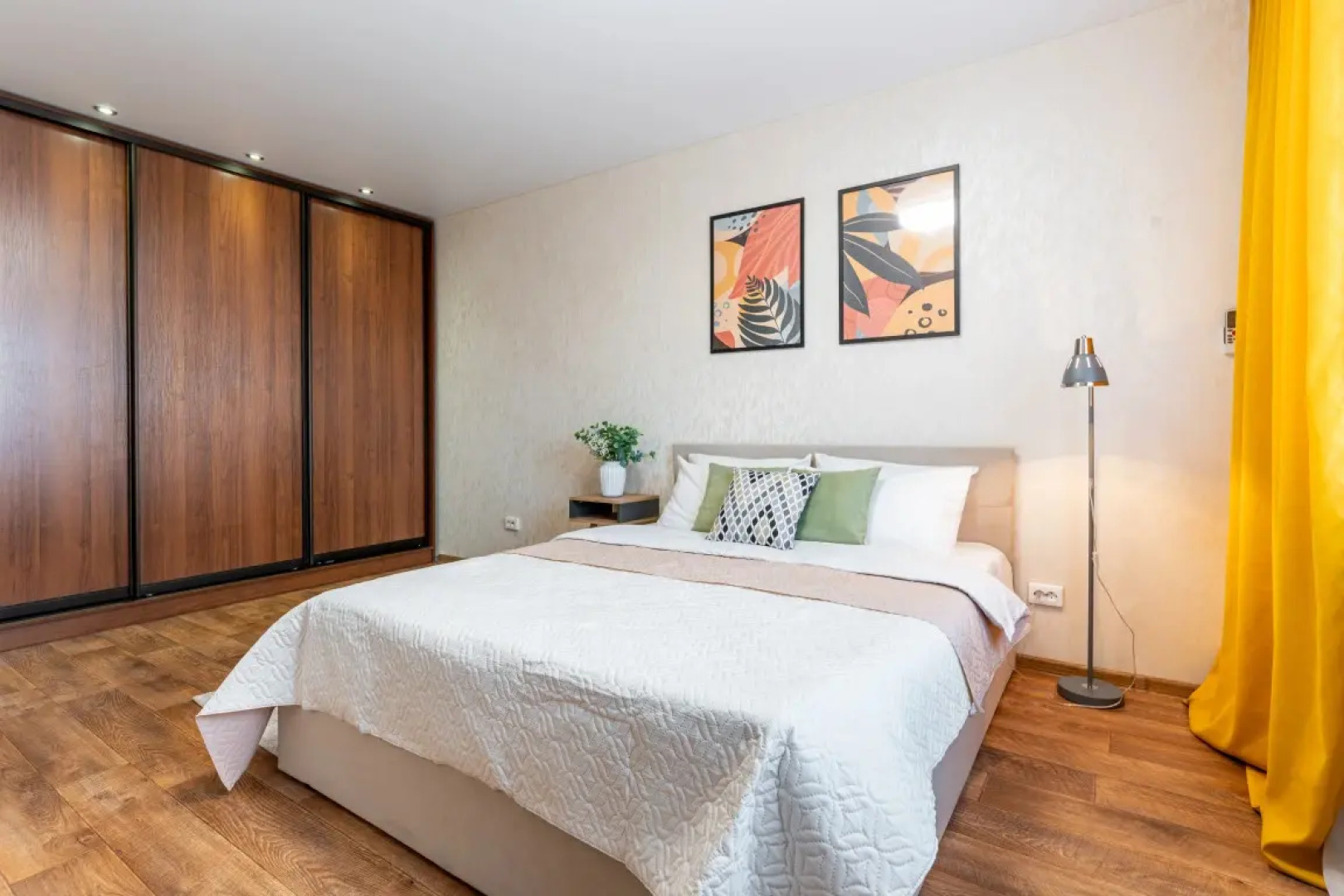 Квартира у парка Галицкого Апарт-Отелика на Героев Разведчиков