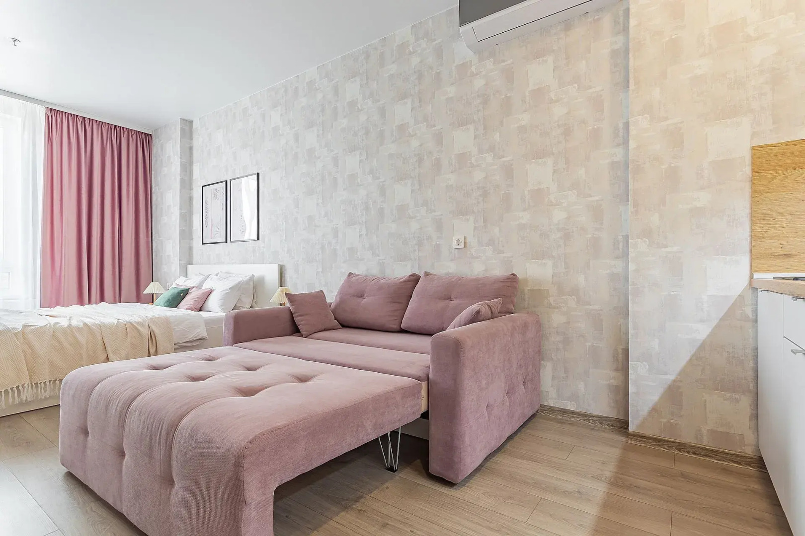 Апартаменты Просторная студия в центре на ул. Горького 23а Сова-Дом