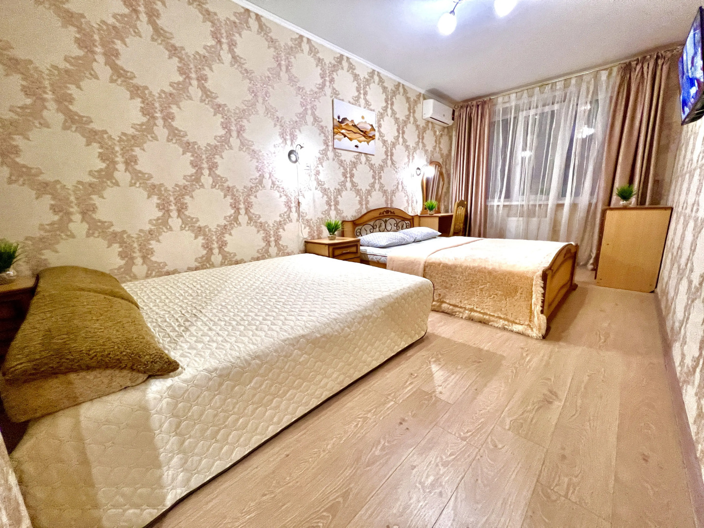 Апартаменты двухкомнатные в Центре Города на 5 этаже (рядом с набережной р. Волга) у ул. Арцыбушевская, 204