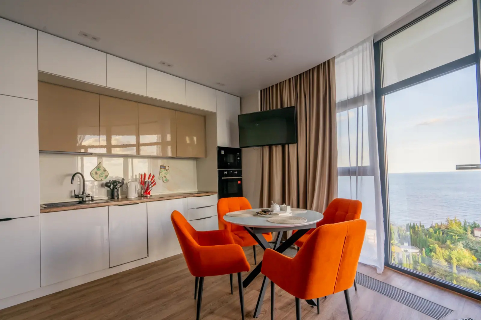 Апартаменты LS-Lux-Orange с прямым видом на море с 14 этажа