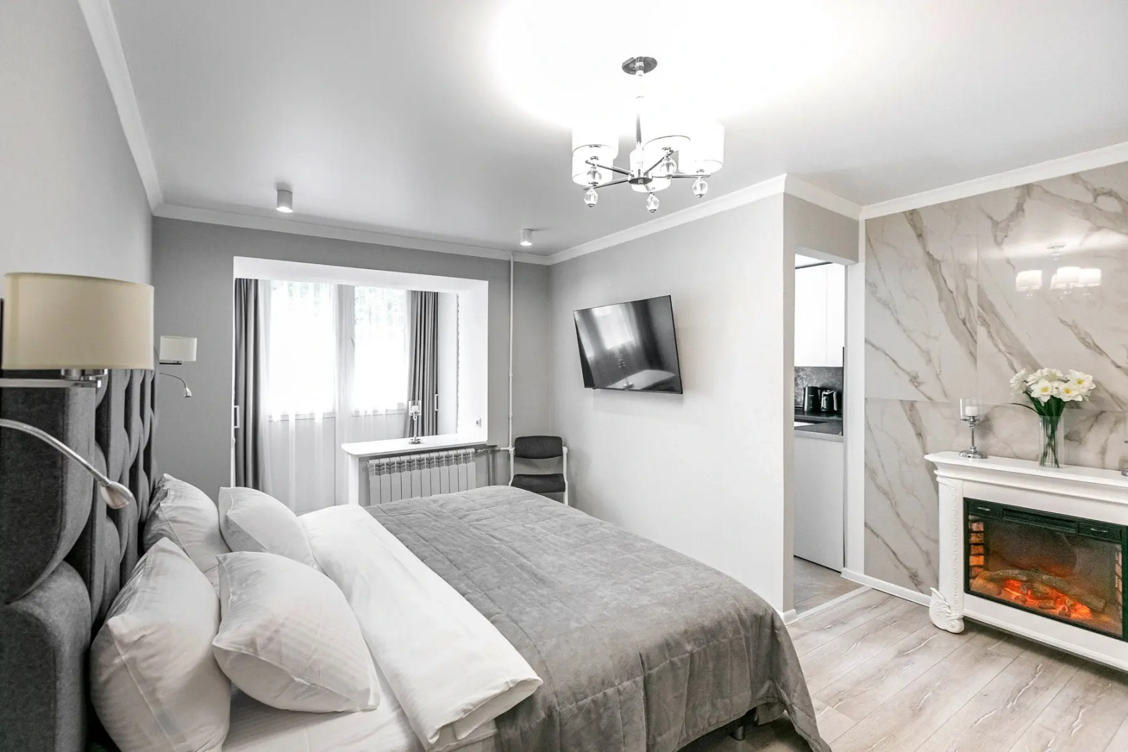 Квартира Королевская кровать с камином