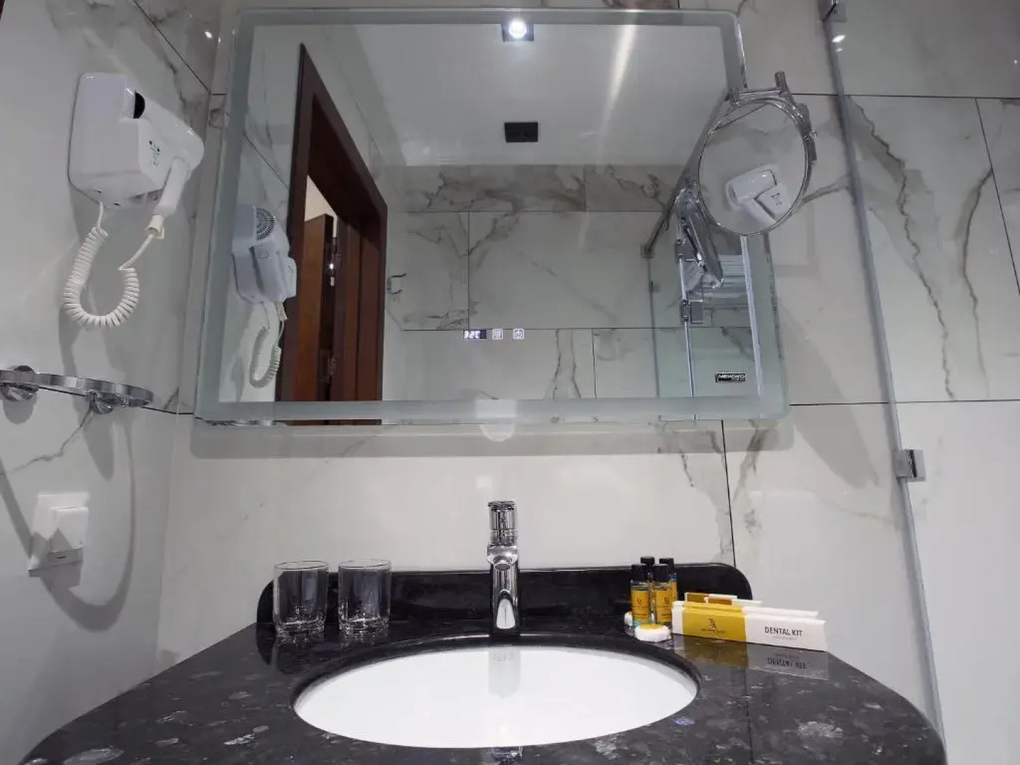 Отель Paradise Plaza Luxury