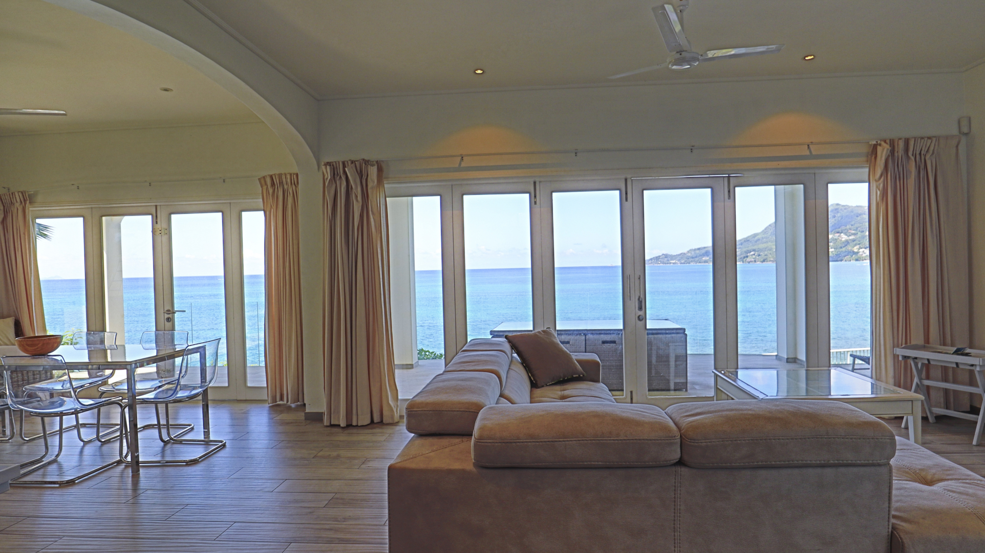 Вилла VallonEnd Beach Front