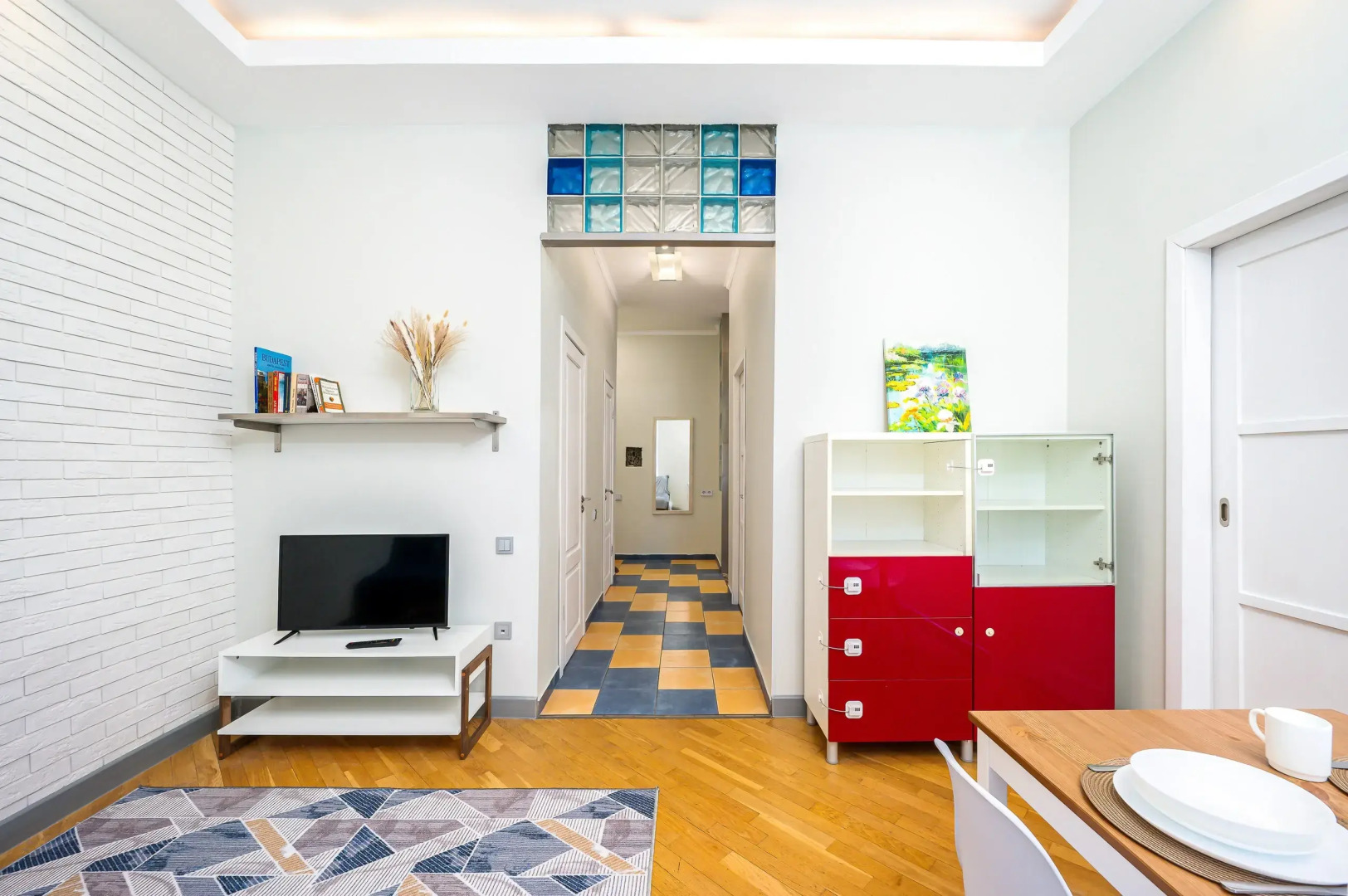 Апартаменты на Моисеенко 4