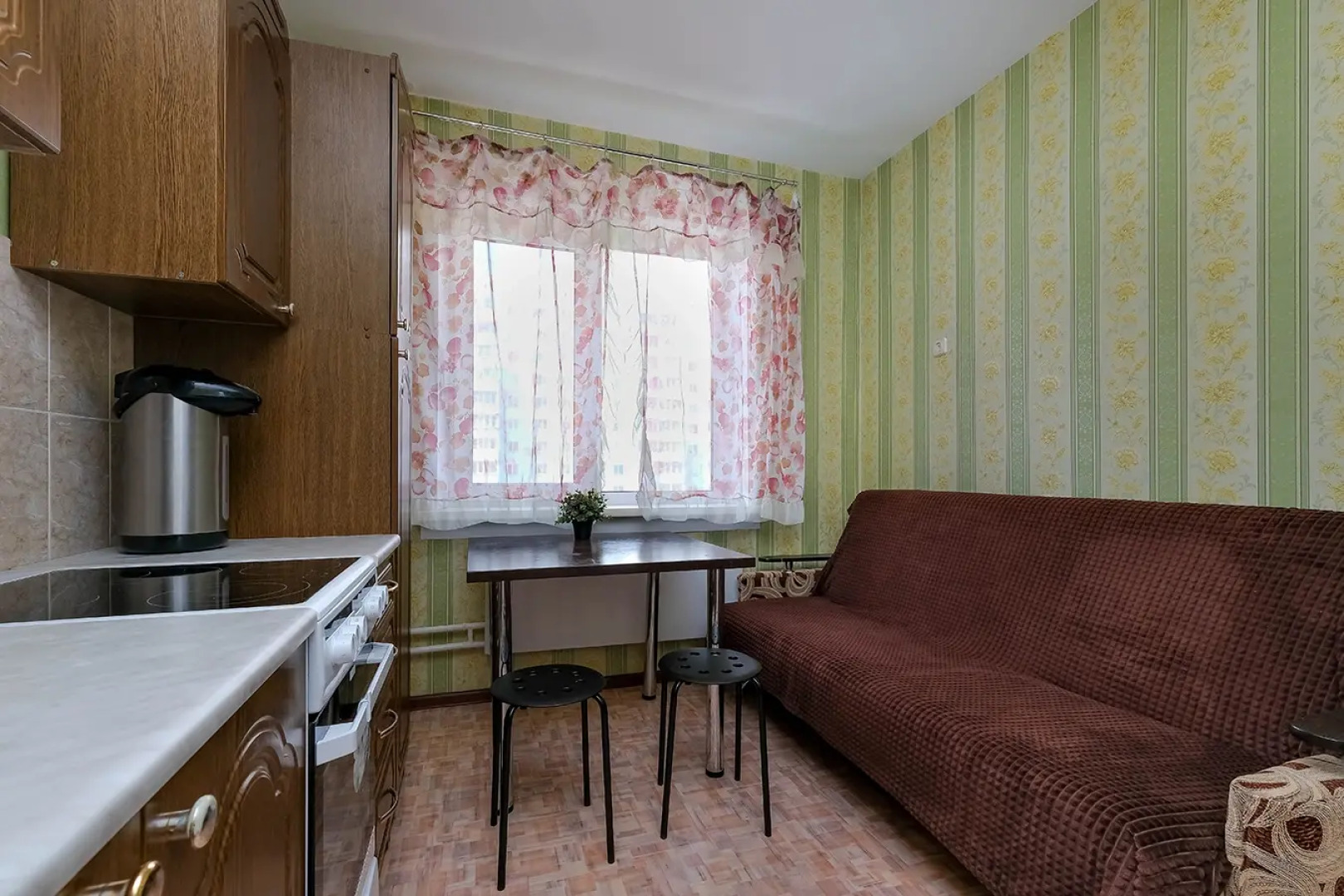 Квартира рядом с Мнтк им. Федорова и Ск Заря