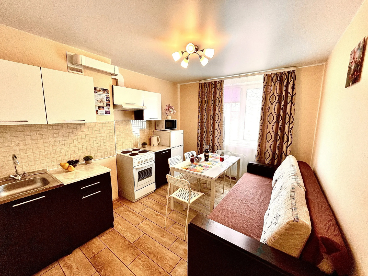 Уютные Апартаменты в доме у Космопорта (ул. Дыбенко 27а)