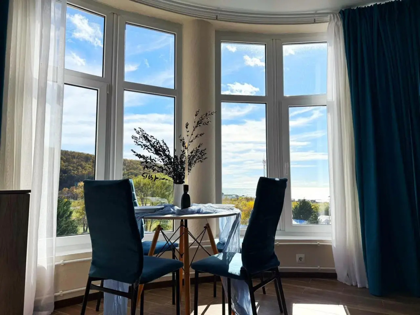 Апартаменты с Видом на Море и Горы в 3 Минутах от Пляжа