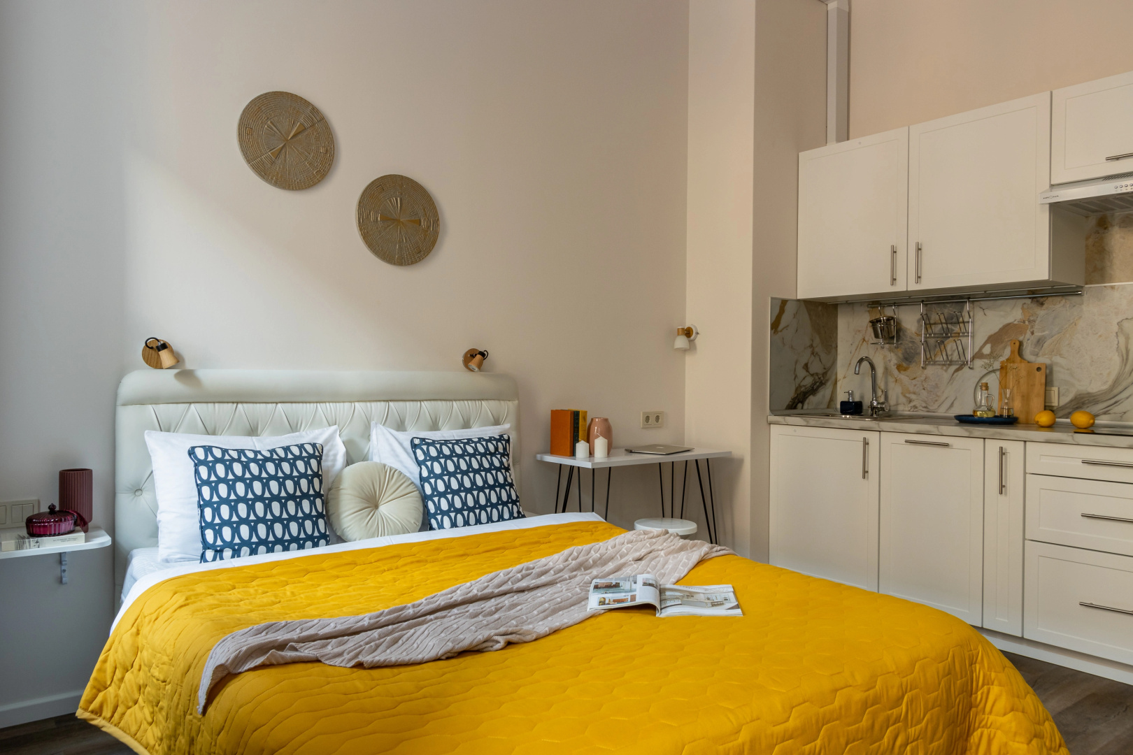 Апартаменты Beige apartment in a historic building in the city center