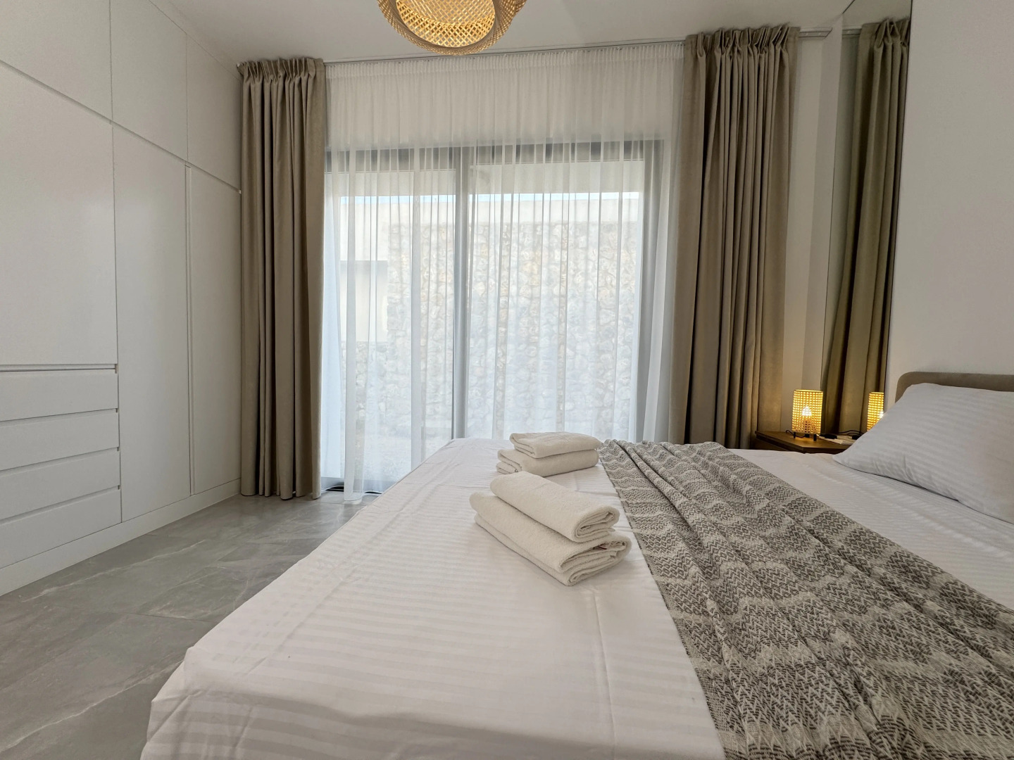 Бунгало Современное бунгало на берегу Средиземного моря