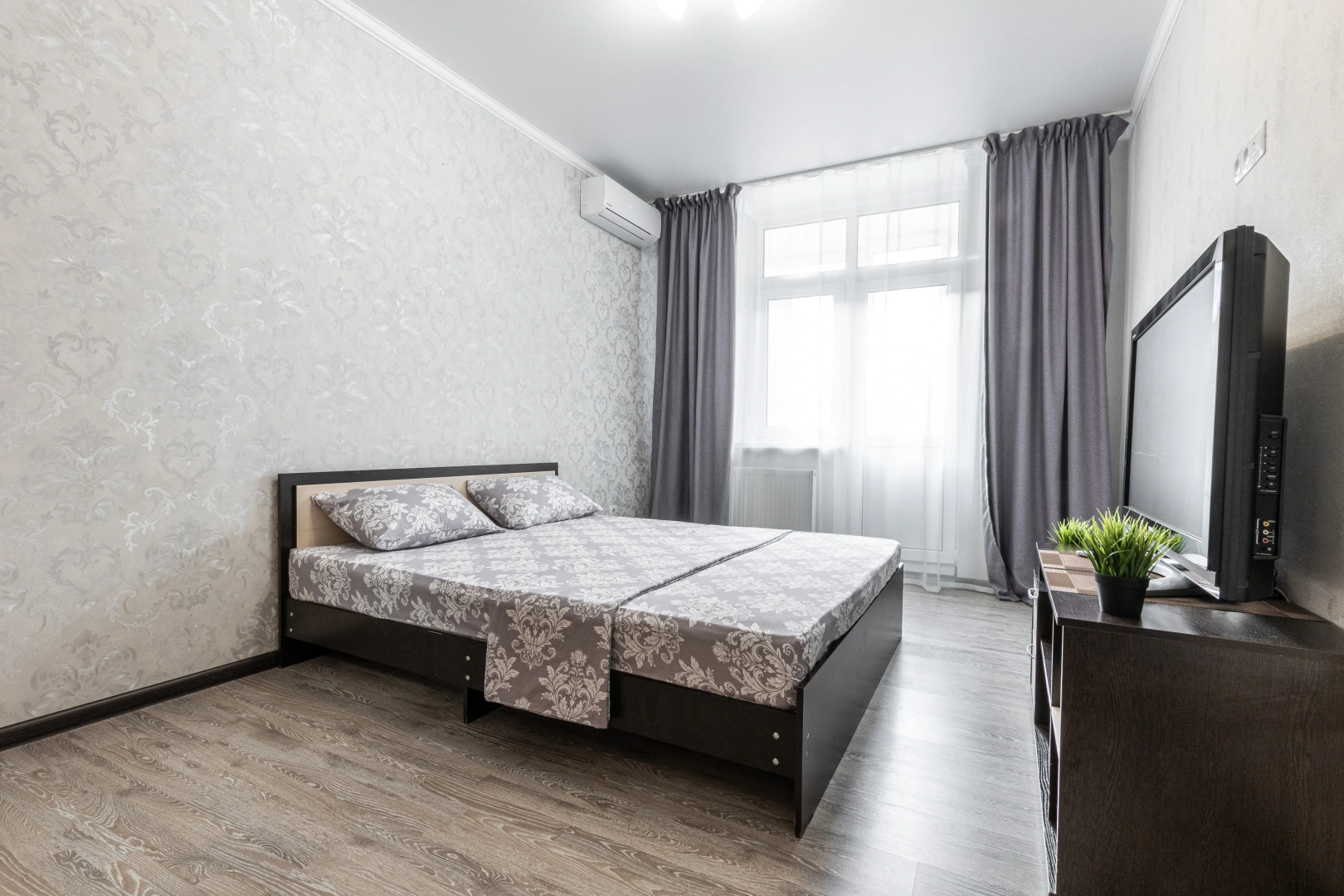 Квартира евро трешка на 8 персон у парка Галицкого Апарт-Отелика на Сарабеева