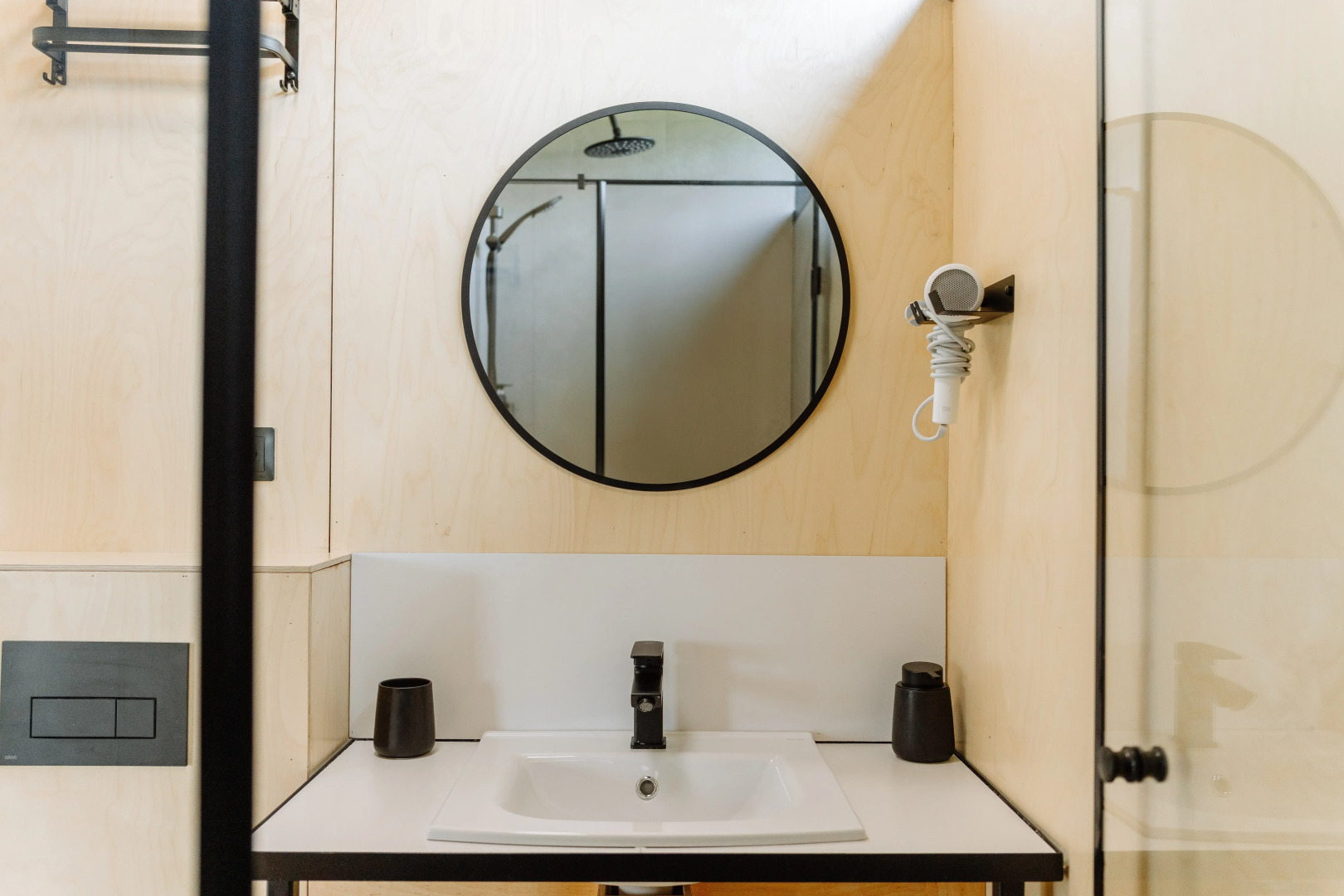 Частный дом Панорамные мини-домики на ферме Nomad Houses в Браславе