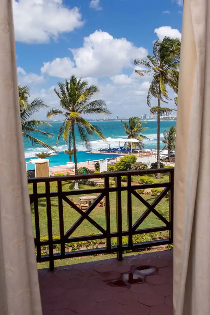 Отель Golden Tulip Dar Es Salaam