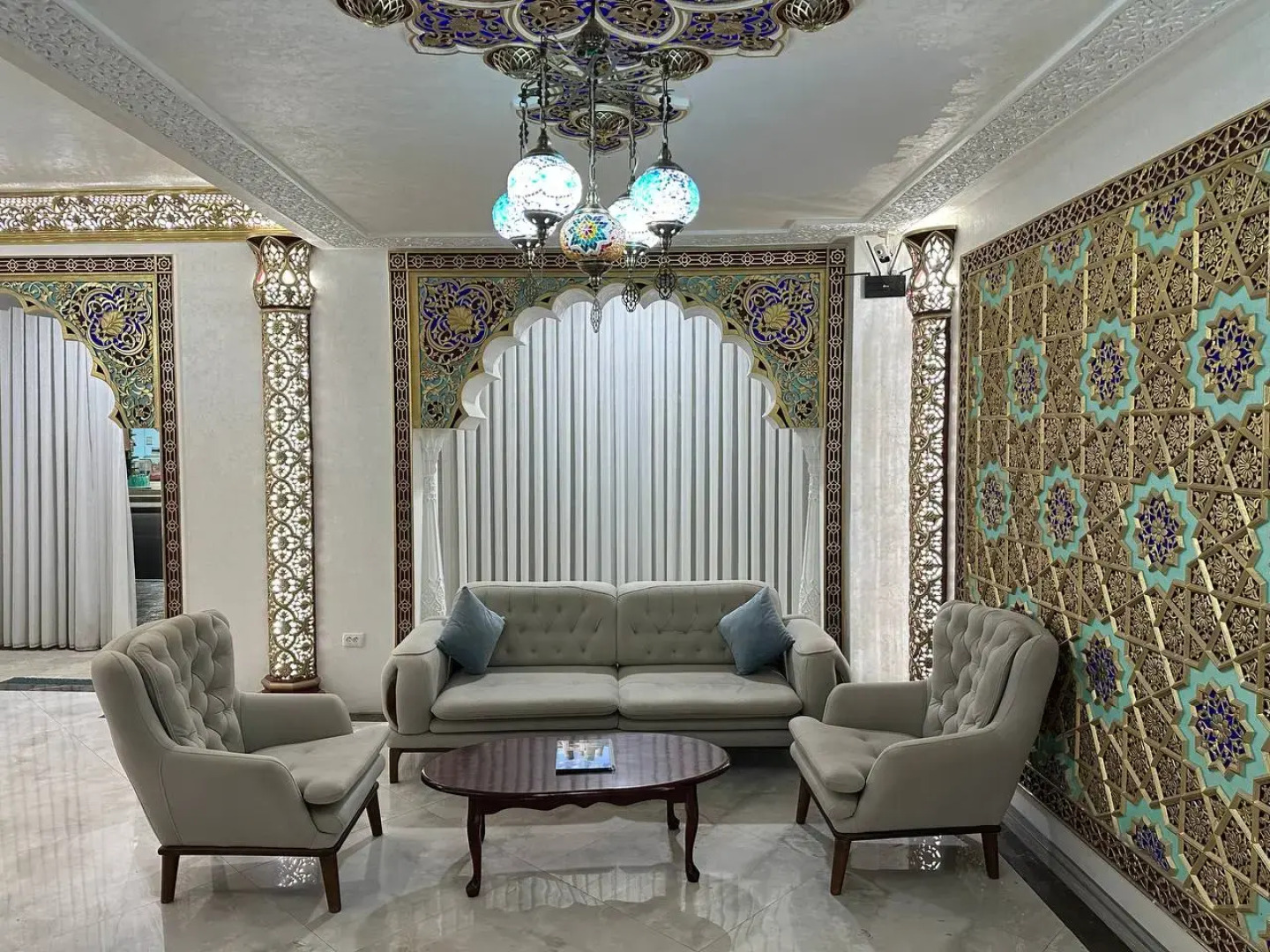 Отель Ayvan Plaza